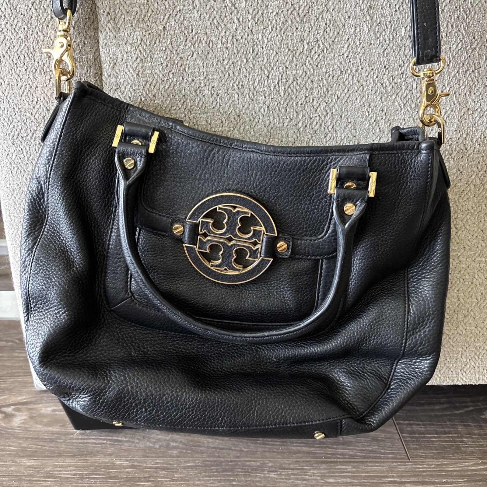TORY BURCH AMANDA BLACK PEBBLED LEATHER CROSSBODY HOBO TOTE BAG Preowned