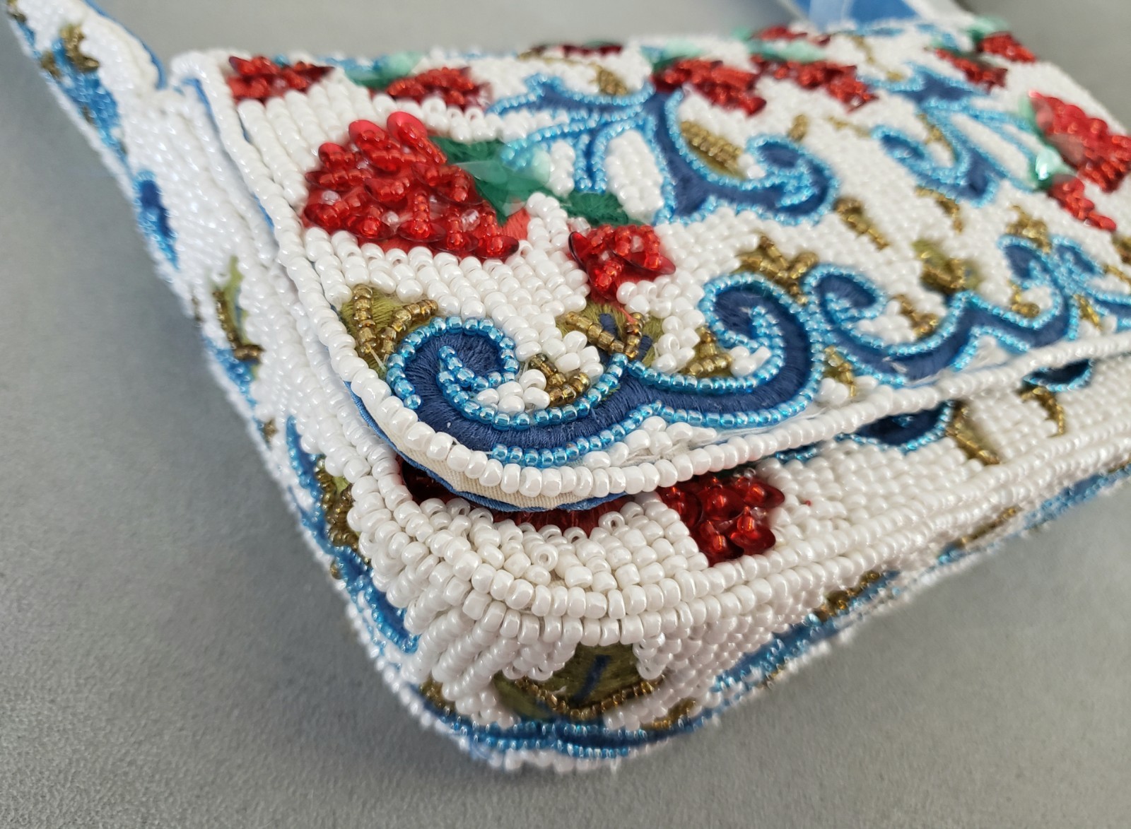 Handcrafted in India Raspberry Vine Beaded Sequin Shoulder Bag White Blue Red