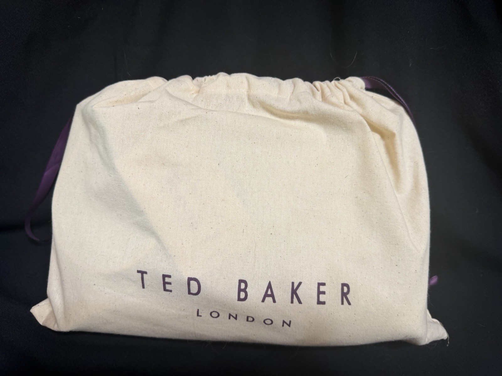 Ted Baker Ivory Pebbled Zip Pouch Crossbody Bag Gold Chain Strap w/ Dust Bag