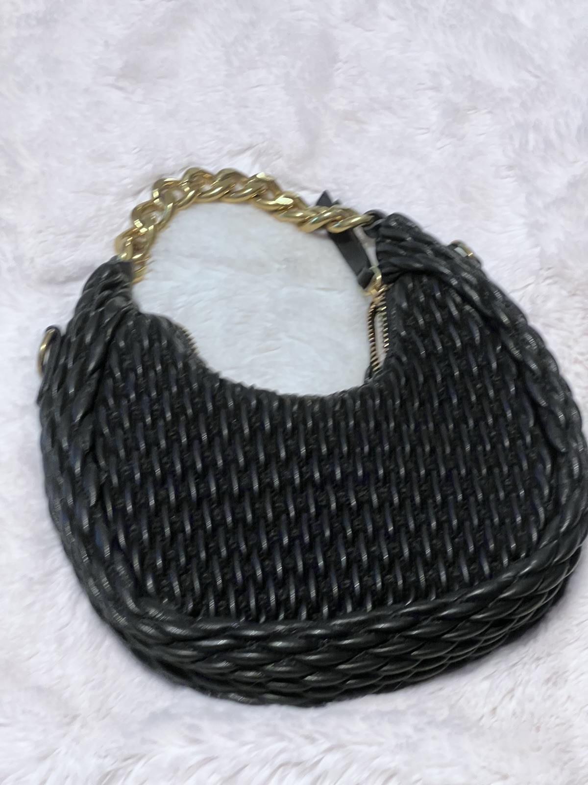 Black Woven Crescent Hobo Bag Chunky Gold Chain Strap Trendy Women’s Purse