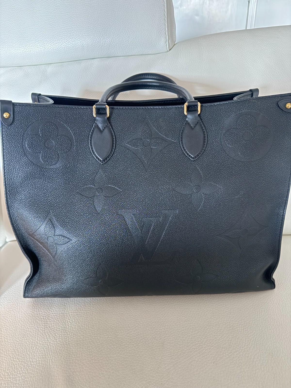 AUTHENTIC Louis Vuitton OnTheGo GM Tote Black Empreinte Leather