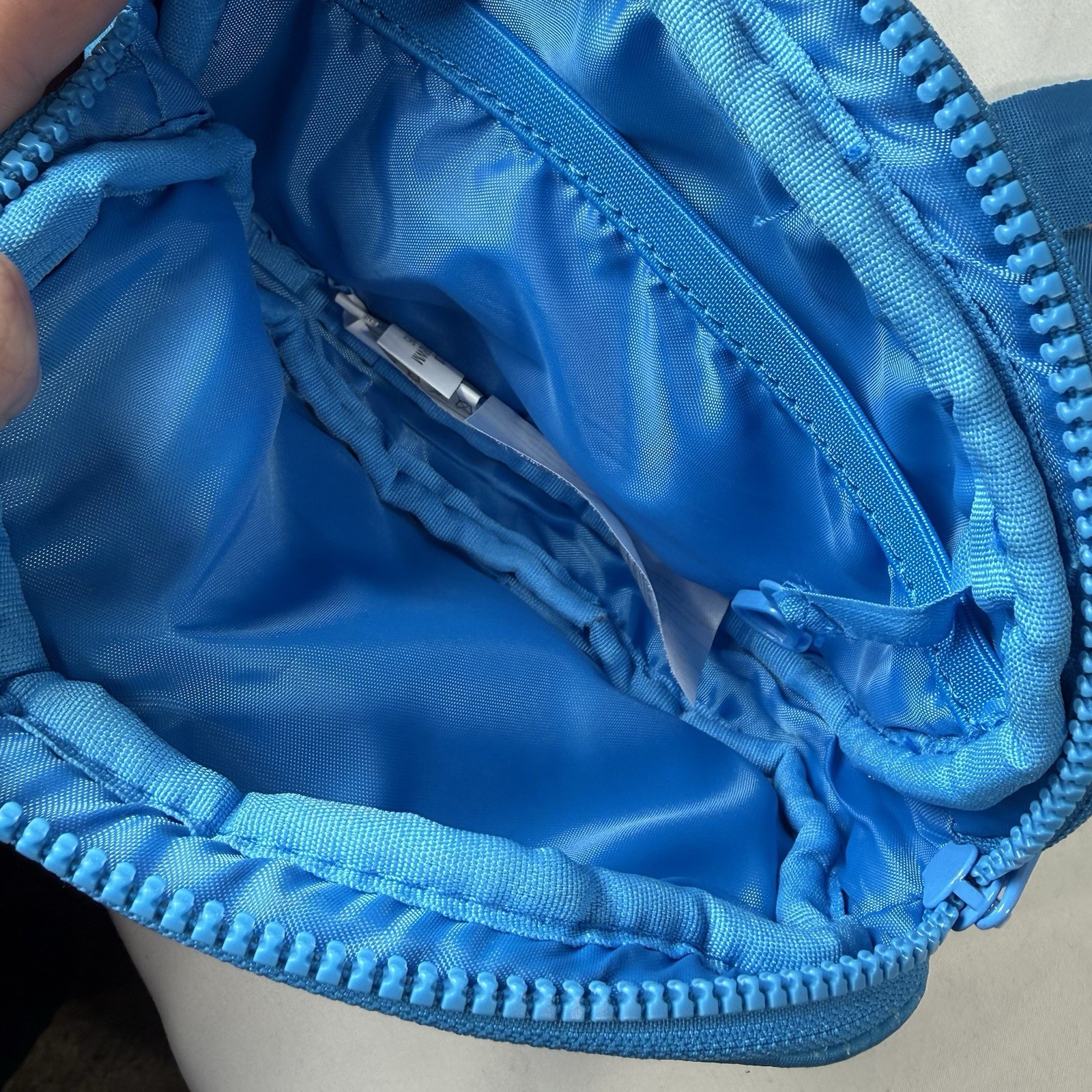 Reebok Atomic Blue Hazel Fannypack 5″ X 7.5″ X 1.75″ Fanny Pack Neoprene