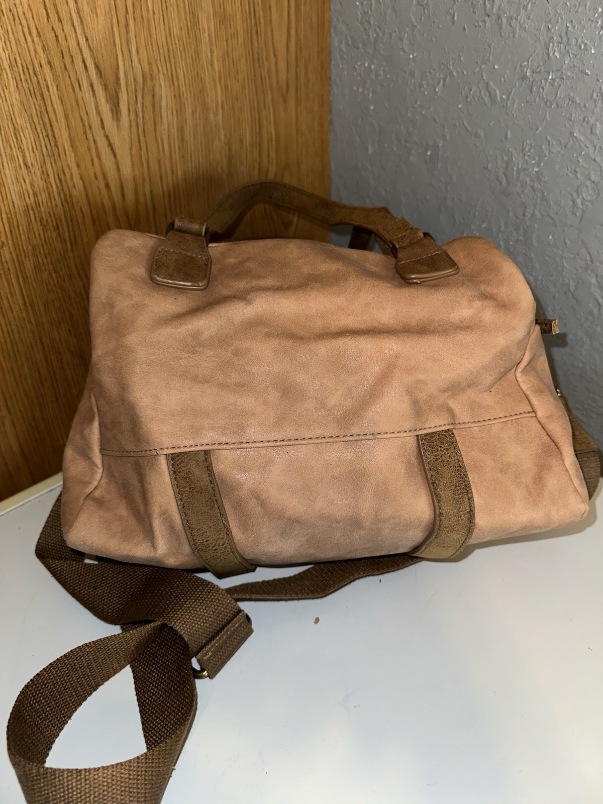 maurices Tan Crossbody Bag Zip Top Gold Hardware Lined Inner Pockets