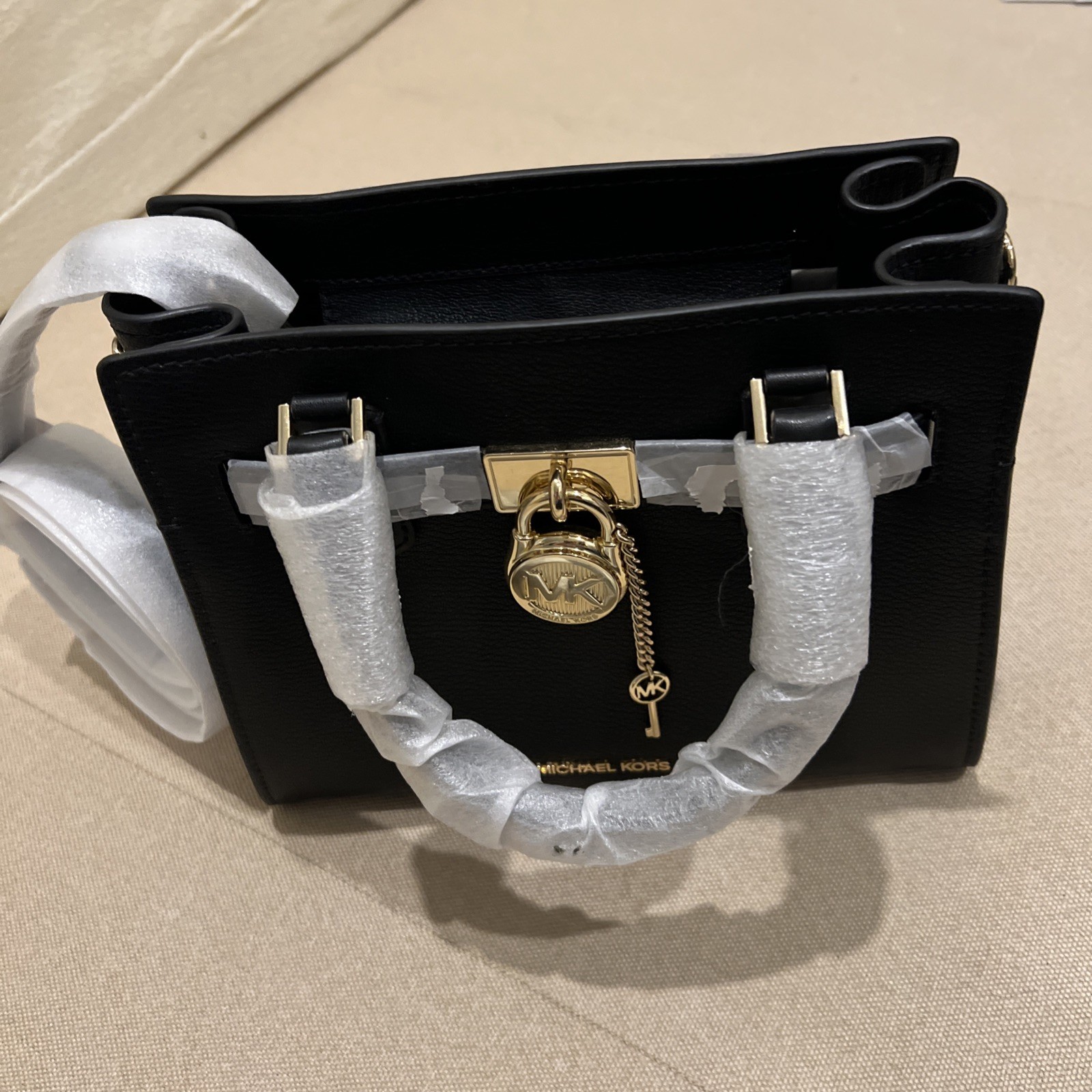 MICHAEL KORS HAMILTON SMALL SATCHEL KEY LOCK CROSSBODY BAG MK BLACK LEATHER GOLD
