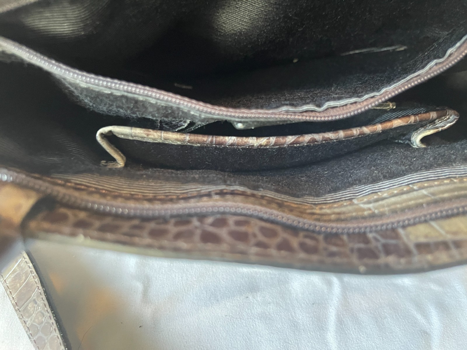 El Portal Croc Embossed Leather Handbag – Brown