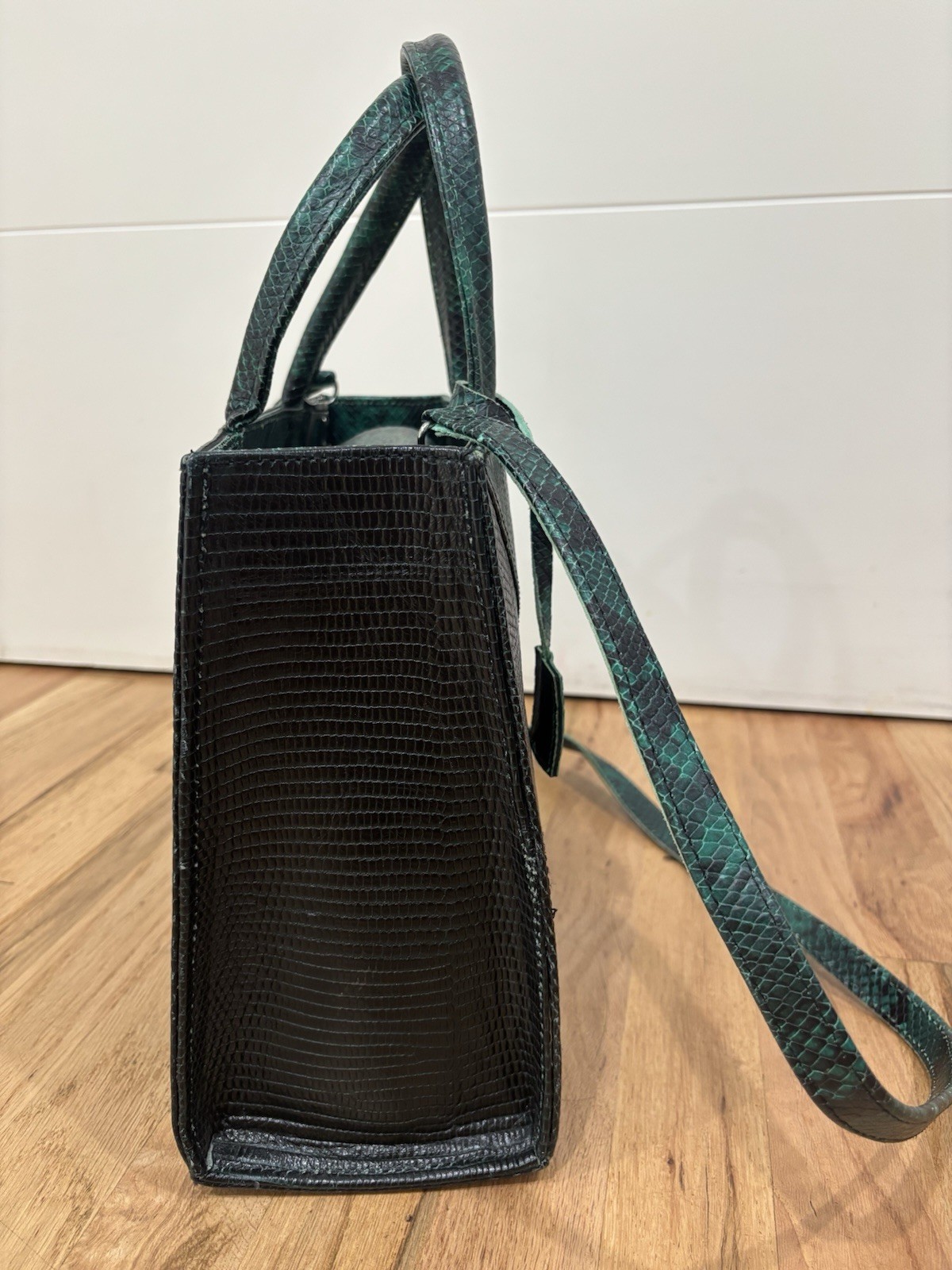 Leyelesi Medium Zelda Tote Green And Black Leather Convertible Strap