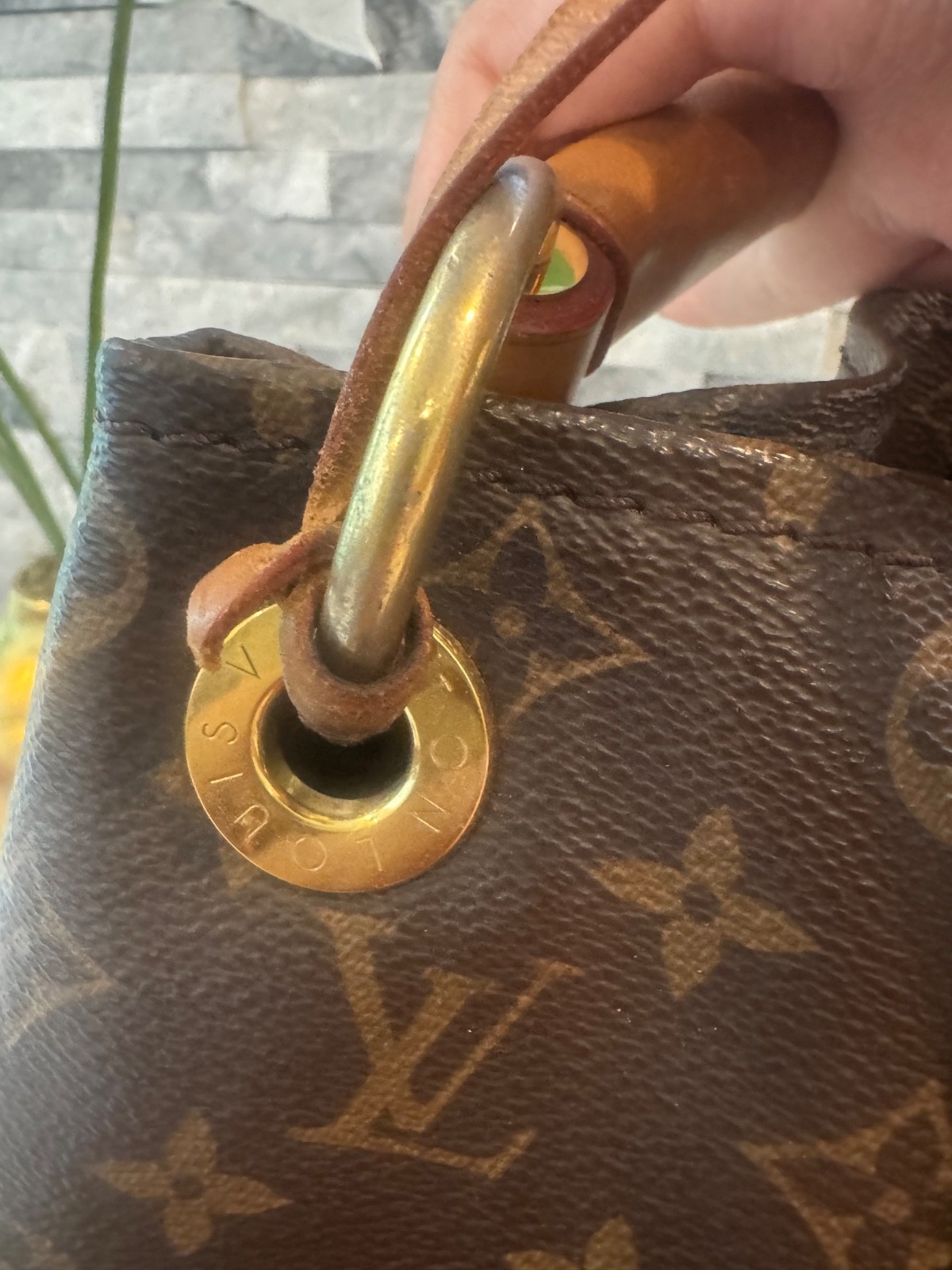 louis vuitton big artsy handbag! Perfect for everyday, going out, or travel