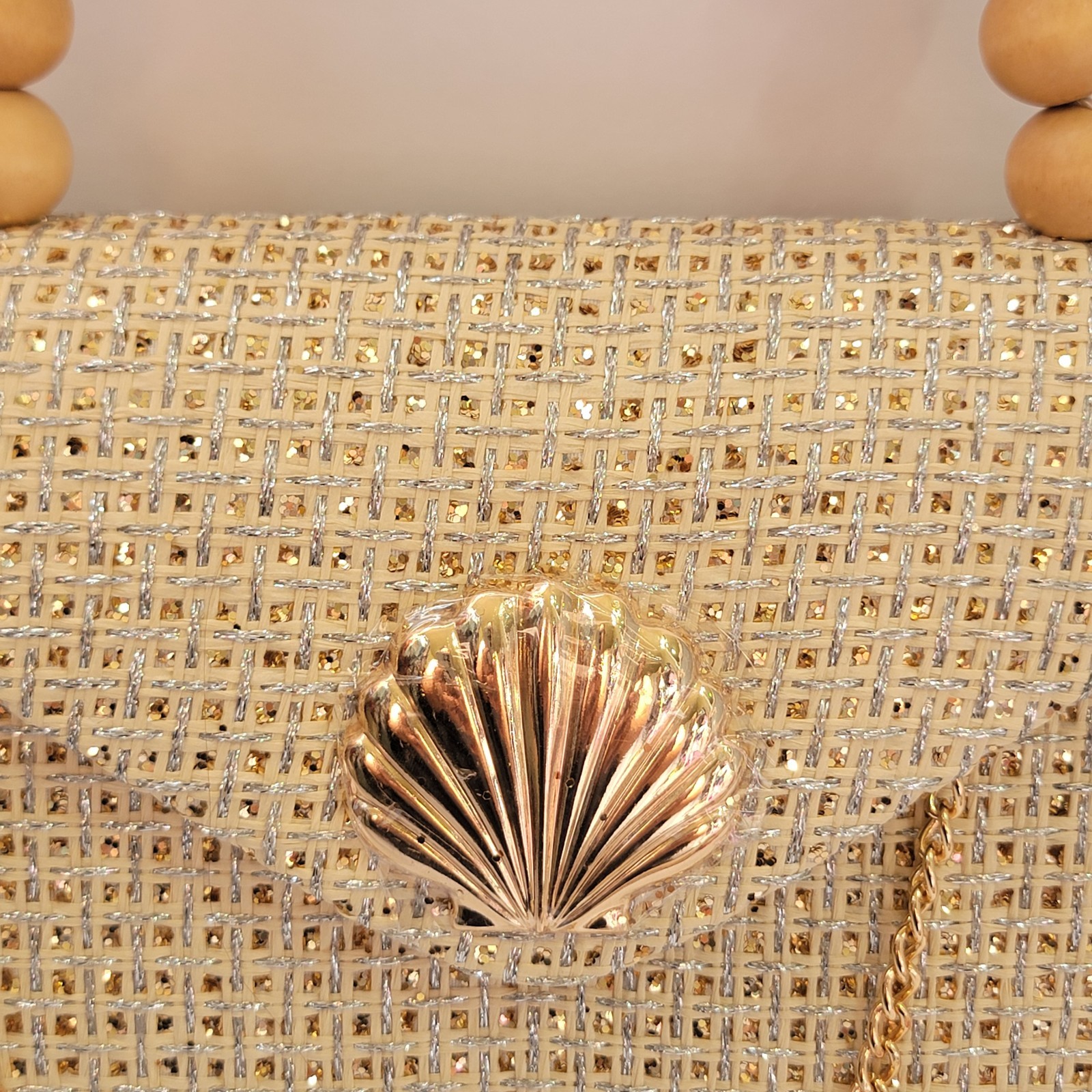 Tommy Bahama Woven Straw Shell Clutch Crossbody Bag Wood Bead Handle Gold Chain