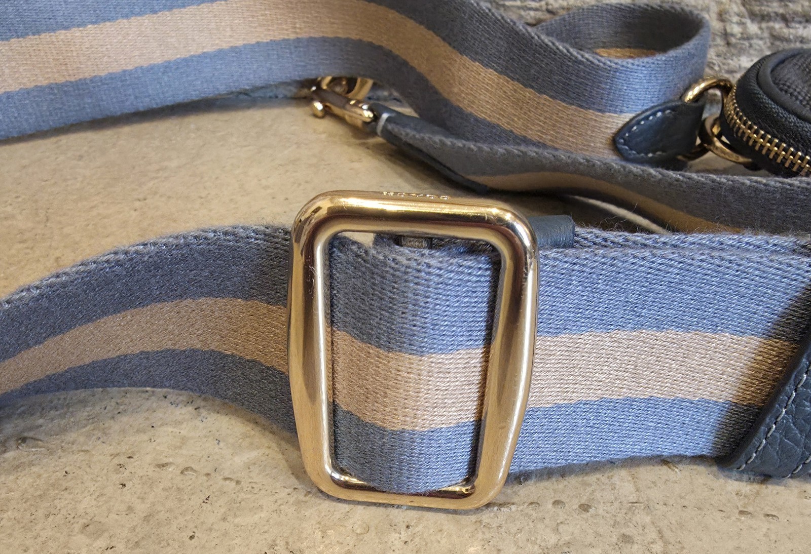Coach New York Crossbody Coin Bag Pouch Blue Goldtone Hardware Adjustable COA