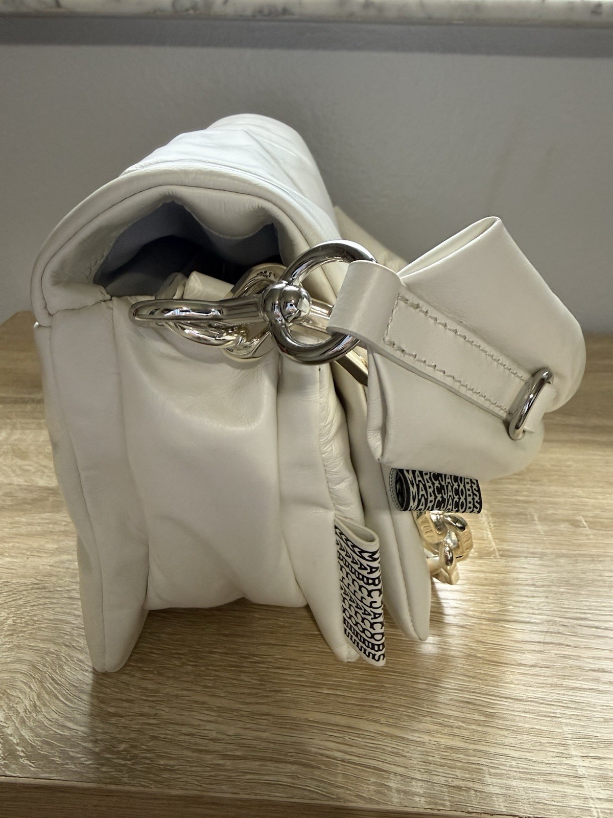Marc Jacobs White Quilted Shoulder Bag Silver Chain Strap Magnetic Inner Pockets
