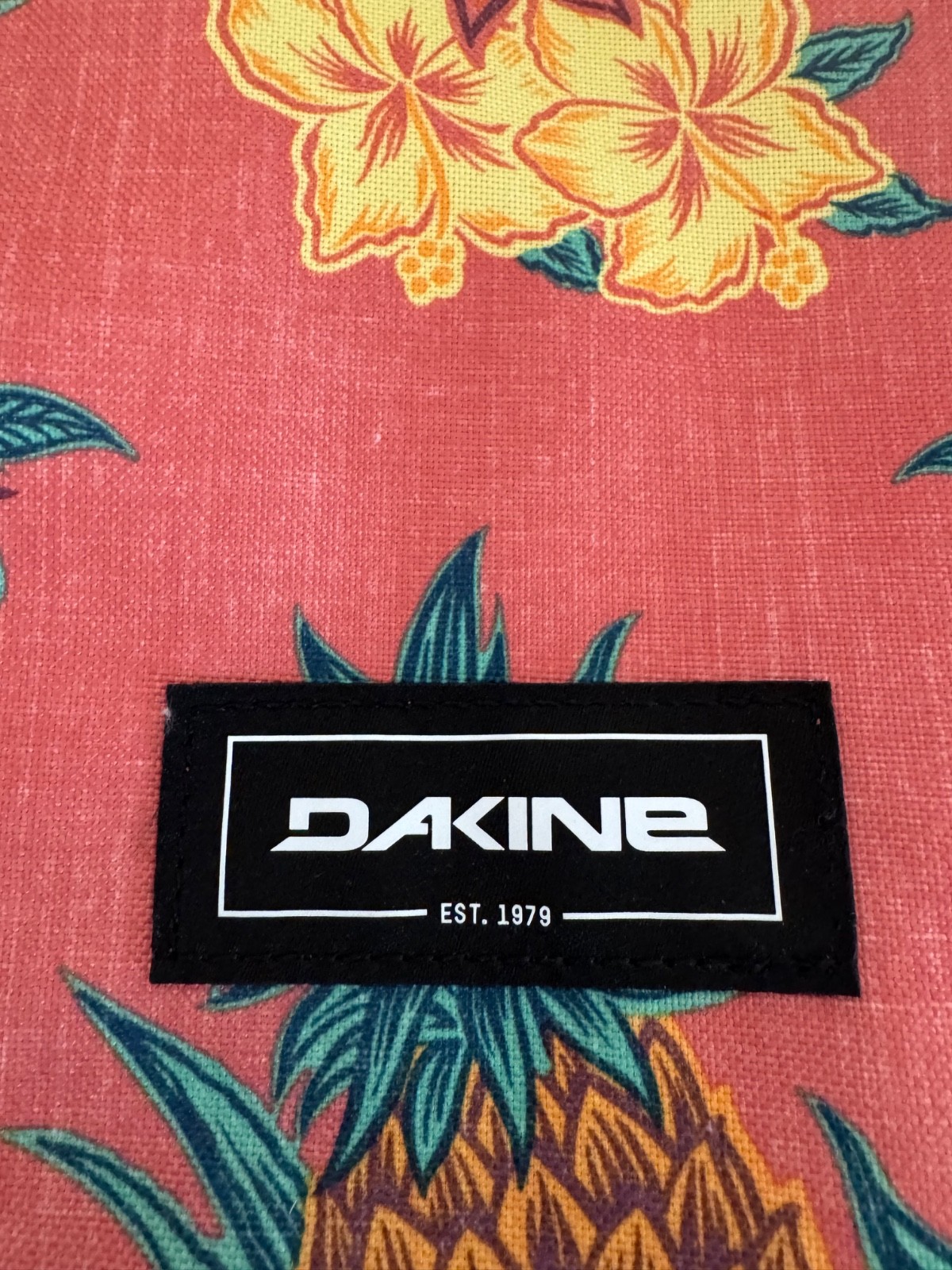 Dakine Jo Jo Crossbody Bag With Pineapple Print New With No Tags
