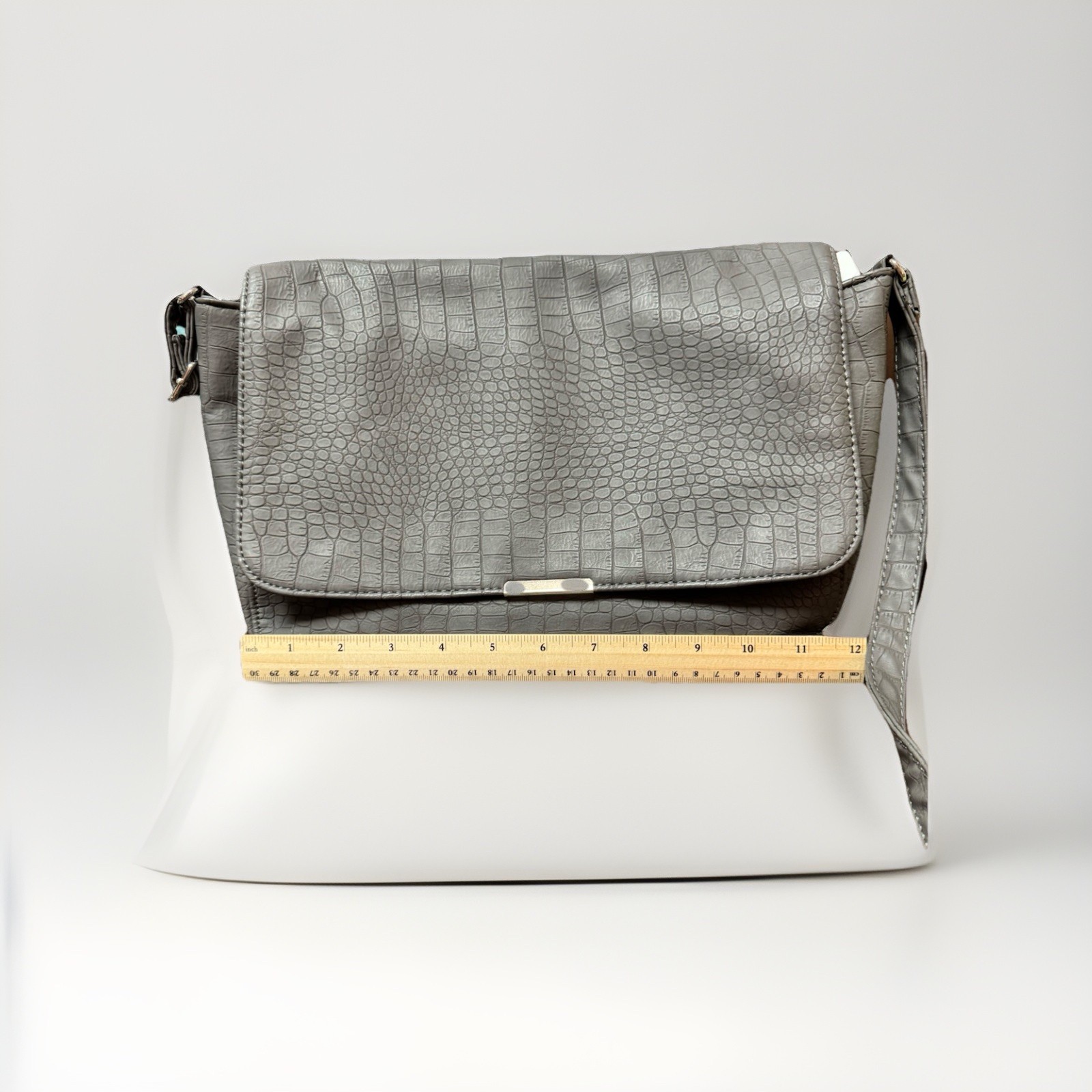 Faux Leather Crossbody Bag Thirty-One Gray Gator-embossed Texture 31 Gifts NWOT