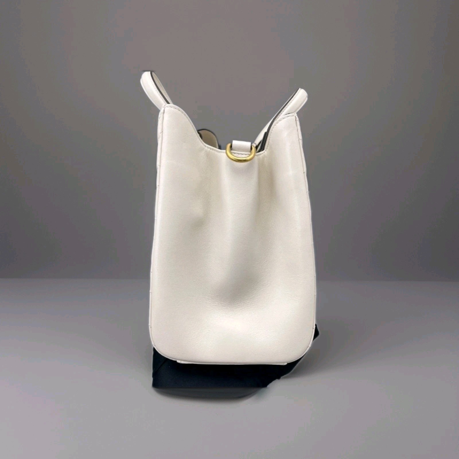 Gucci GG Marmont Matelasse Tote Medium White Leather Ivory Box Bag