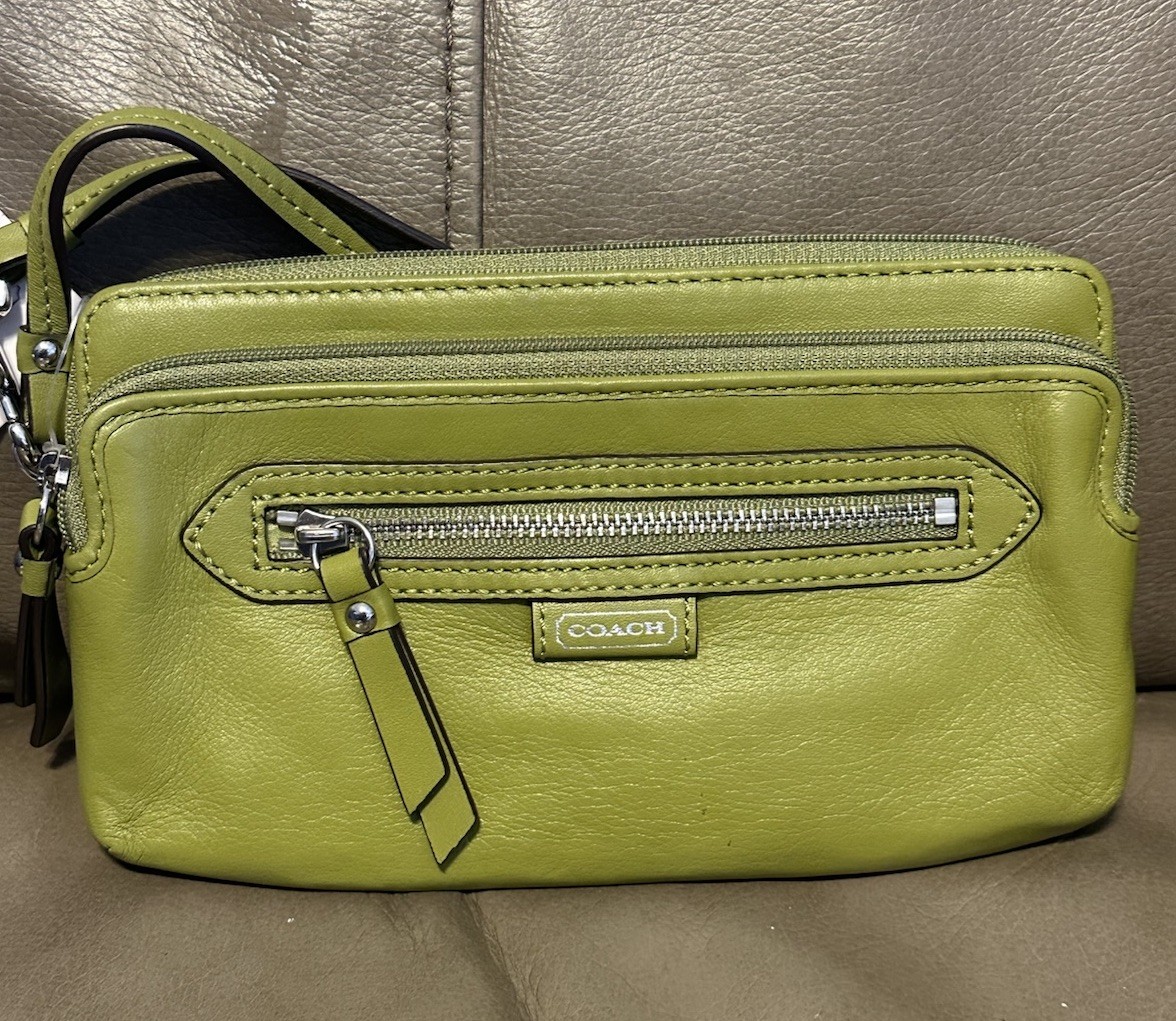 NWT Coach Grass Green Daisy Wristlet Clutch Silver Y2K Wallet