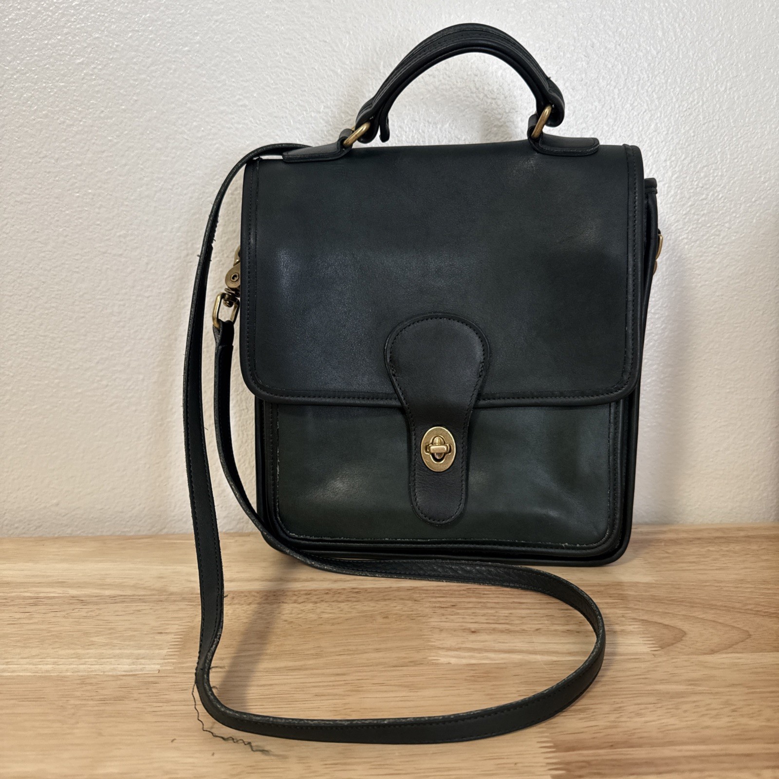 Vintage Coach Bottle Green Station Bag Style K5D-5130 Crossbody/Shoulder Purse