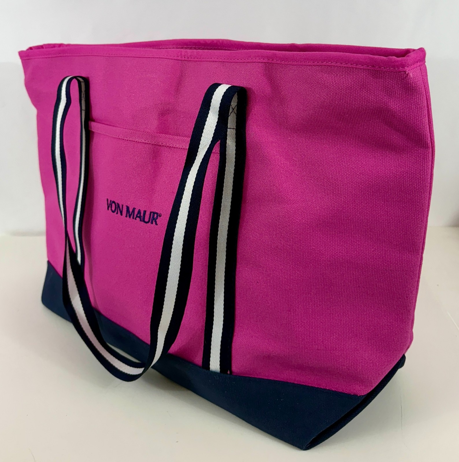 Von Maur Pink Large Canvas Duffle Travel Beach Tote Bag with Zipper Weekender