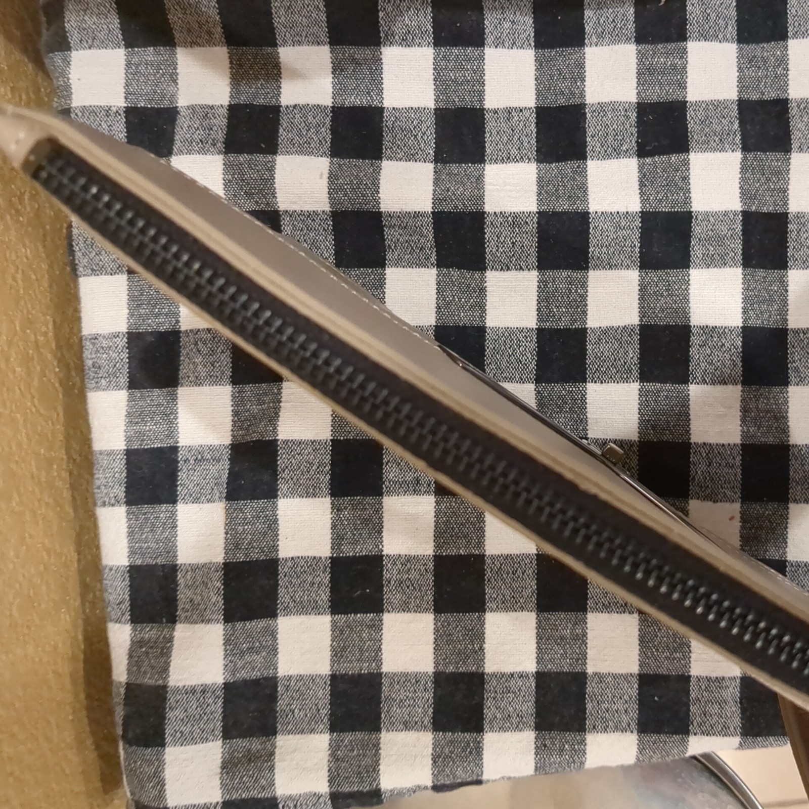 NEW BOTKIER NEW YORK LEATHER CLUTCH GRAY/BEIGE