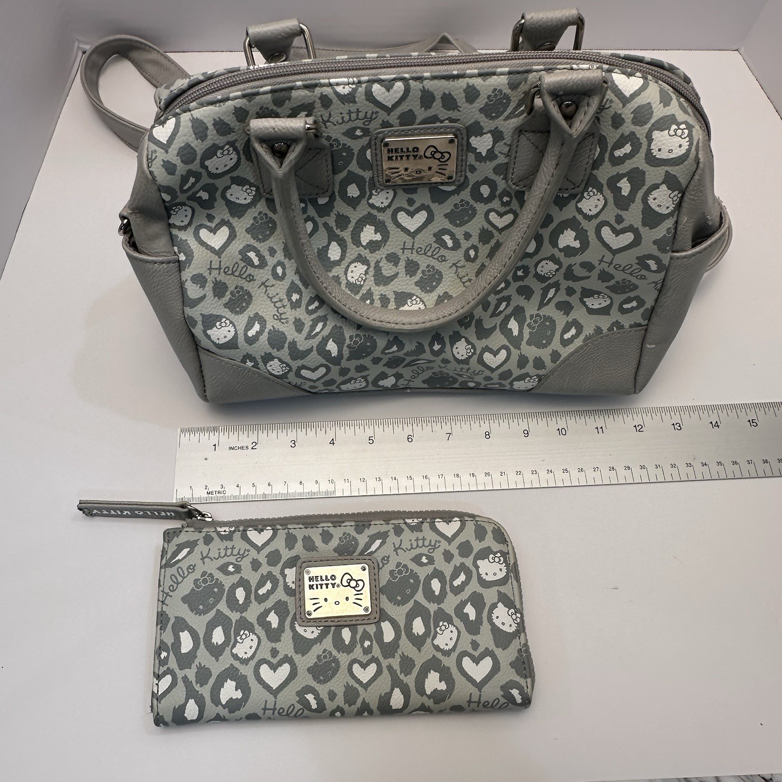 2014 Loungefly x Hello Kitty Silver Leopard/Cheetah Print Vintage Purse & Wallet