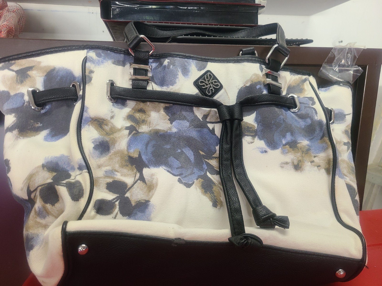 Simply Vera Vera Wang Floral Tote Bag Black Cream Blue Silver Magnetic Pockets