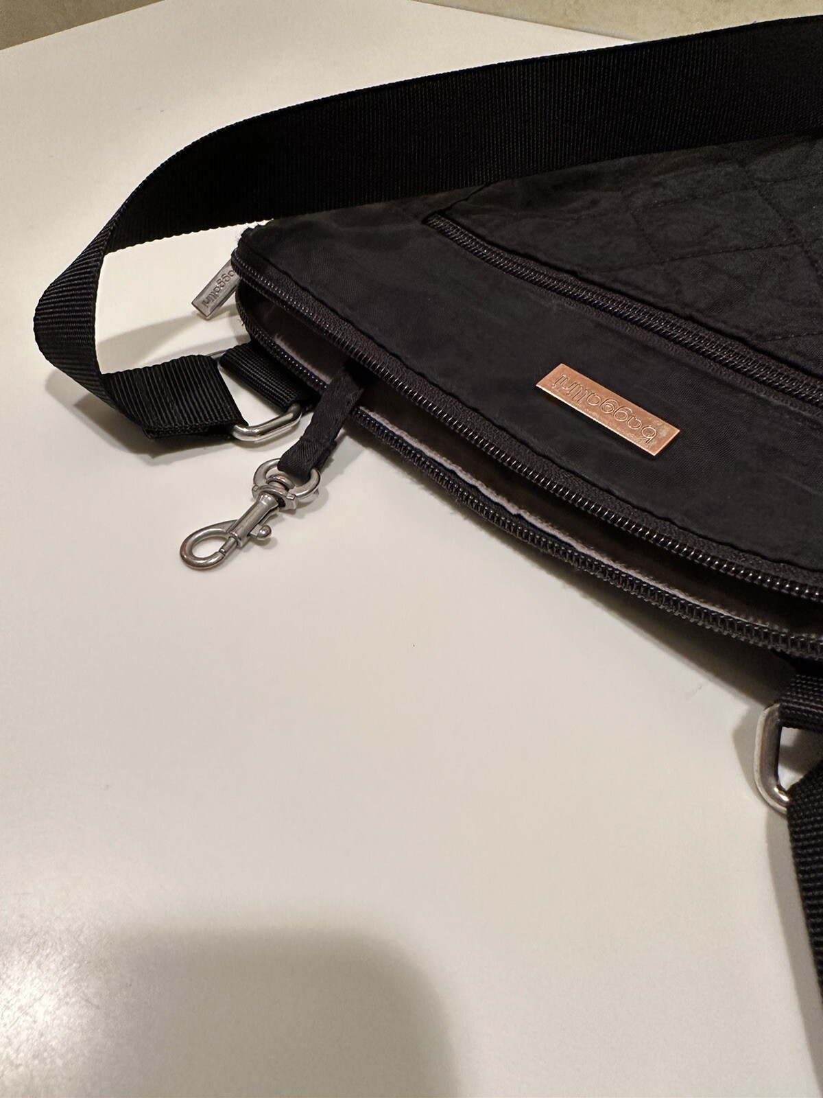 Baggallini black crossbody Purse Quilted Pocket On Front Pocket On Back