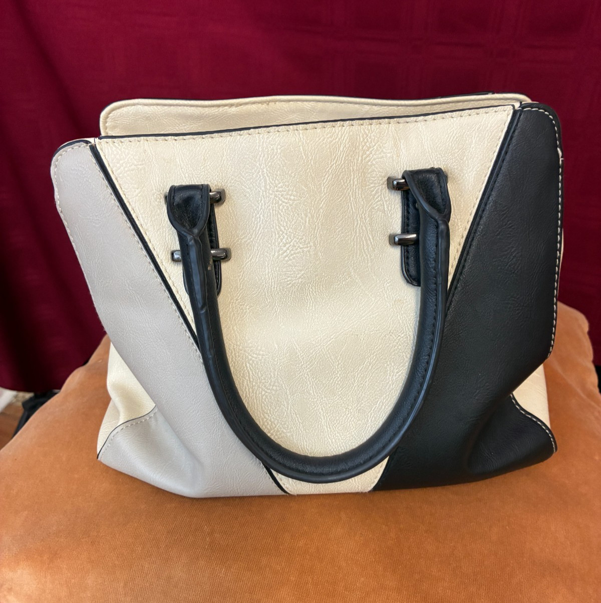 Steve Madden Small Beige & Black Purse with Handles.