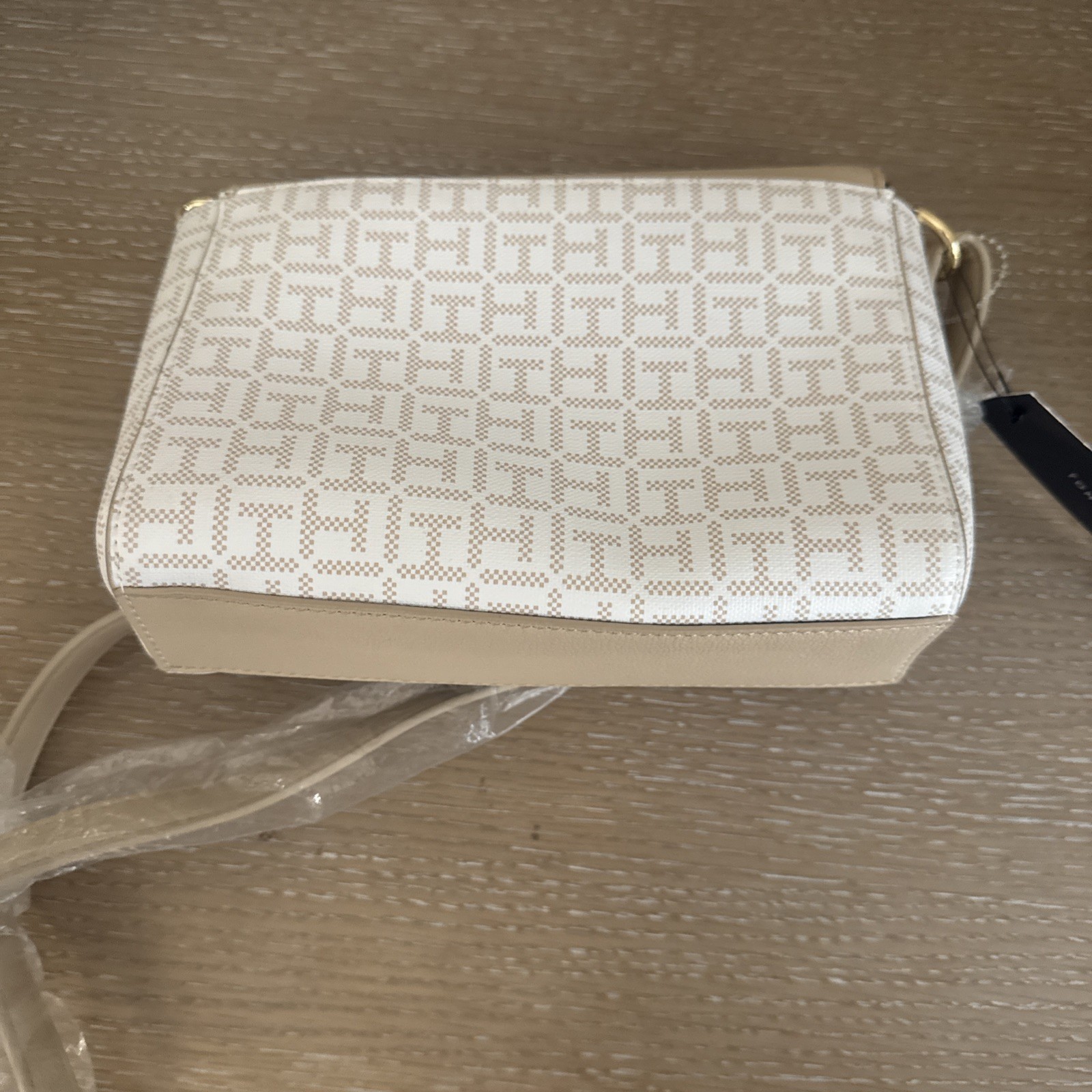 Tommy Hilfiger Women’s Crossbody Purse 69JA975 100 DHE