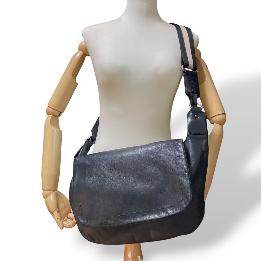Bally Black Leather Trainspotting Shoulder Bag Adjustable Strap Women 42cm