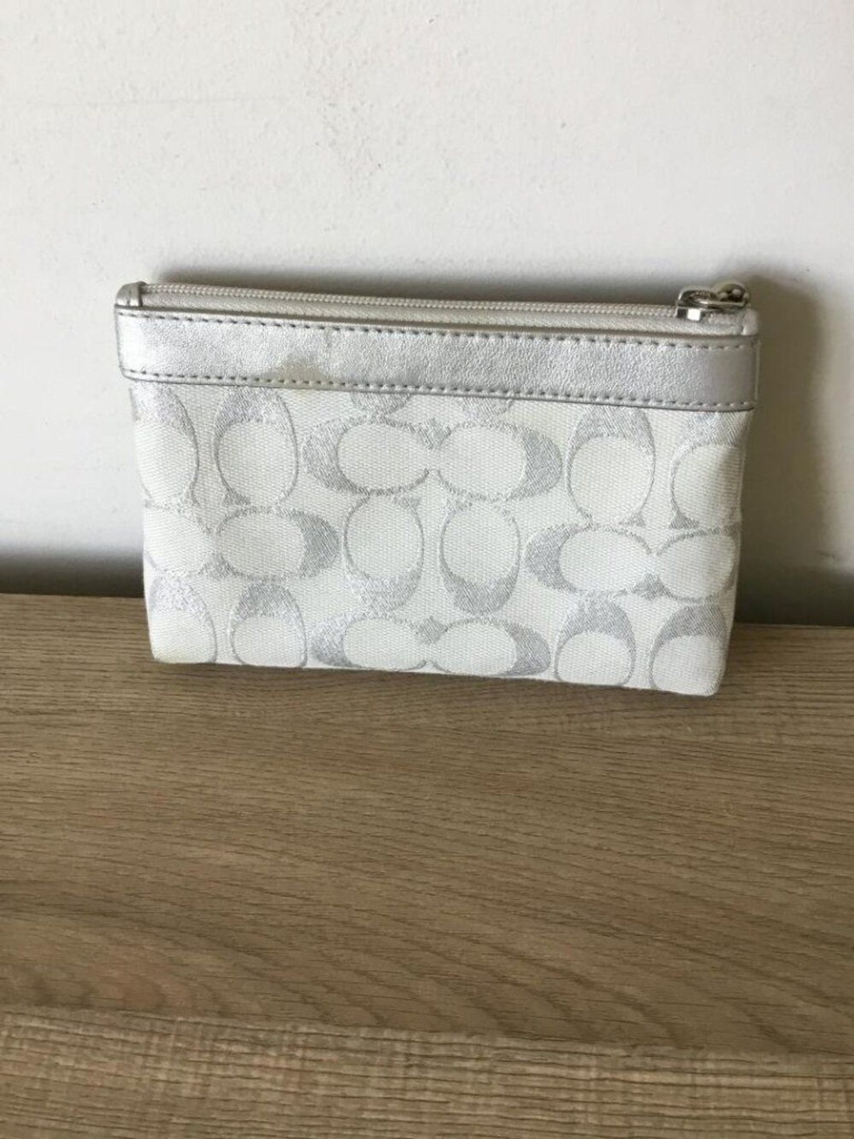 Coach Silver & White Wristlet Jacquard Fabric w/Metallic Trim w/Dusty & Hangtag