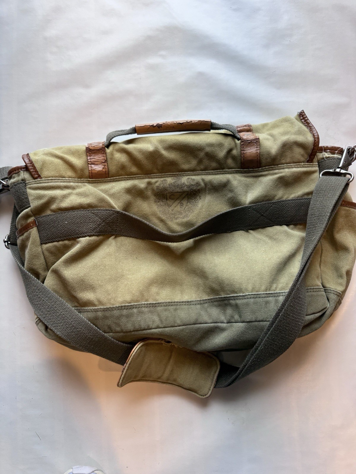 Cutter & Buck Beige/Brown Messenger Bag Buckle Closure Adjustable Strap Striped