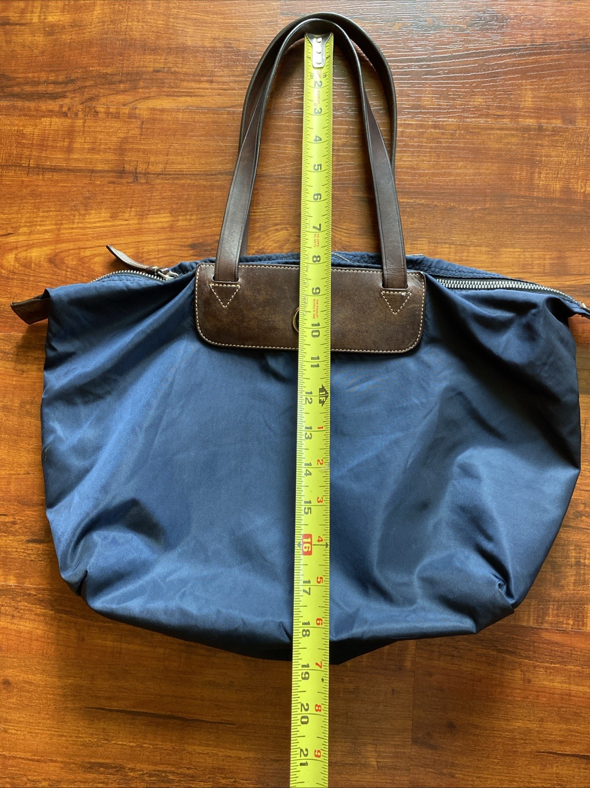 DOONEY & BOURKE Nylon Tote Beach Bag Navy Blue Leather Handles Smoke Free Home