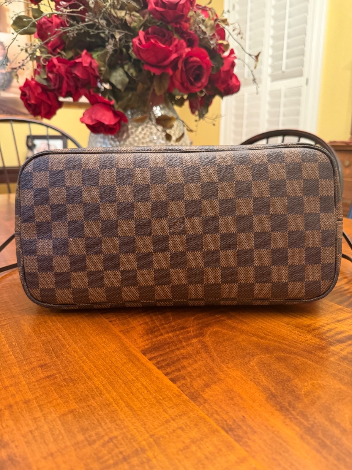 Authentic Louis Vuitton Neverfull MM with Pouch & Original Box, Dustbag & Bag