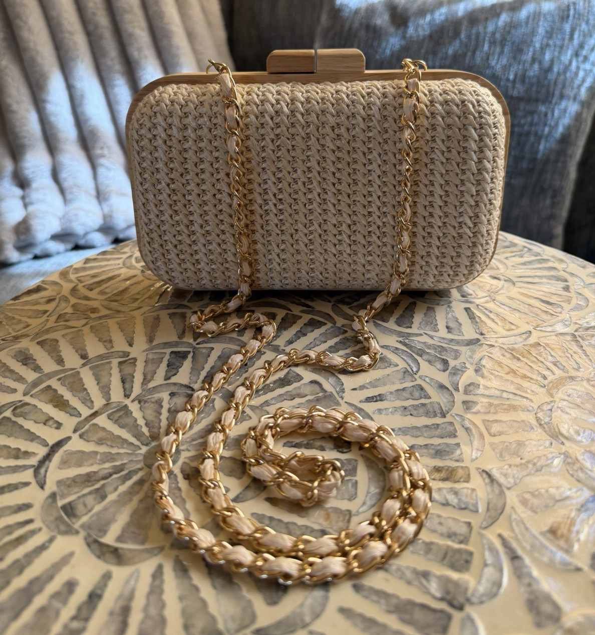 NWOT Tommy Bahama Woven Straw Rattan Clutch Crossbody Bag Gold Chain Ivory