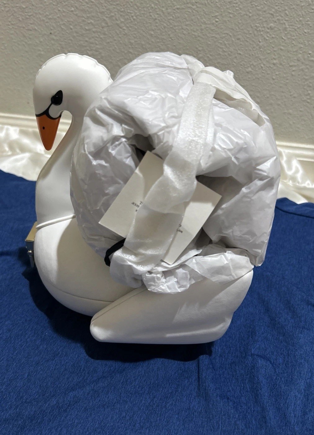 BRAND NEW ORIGINAL PKG KATE SPADE NOVELTY 2017 3D SWAN POOL FLOAT BAG SNAKECHAIN