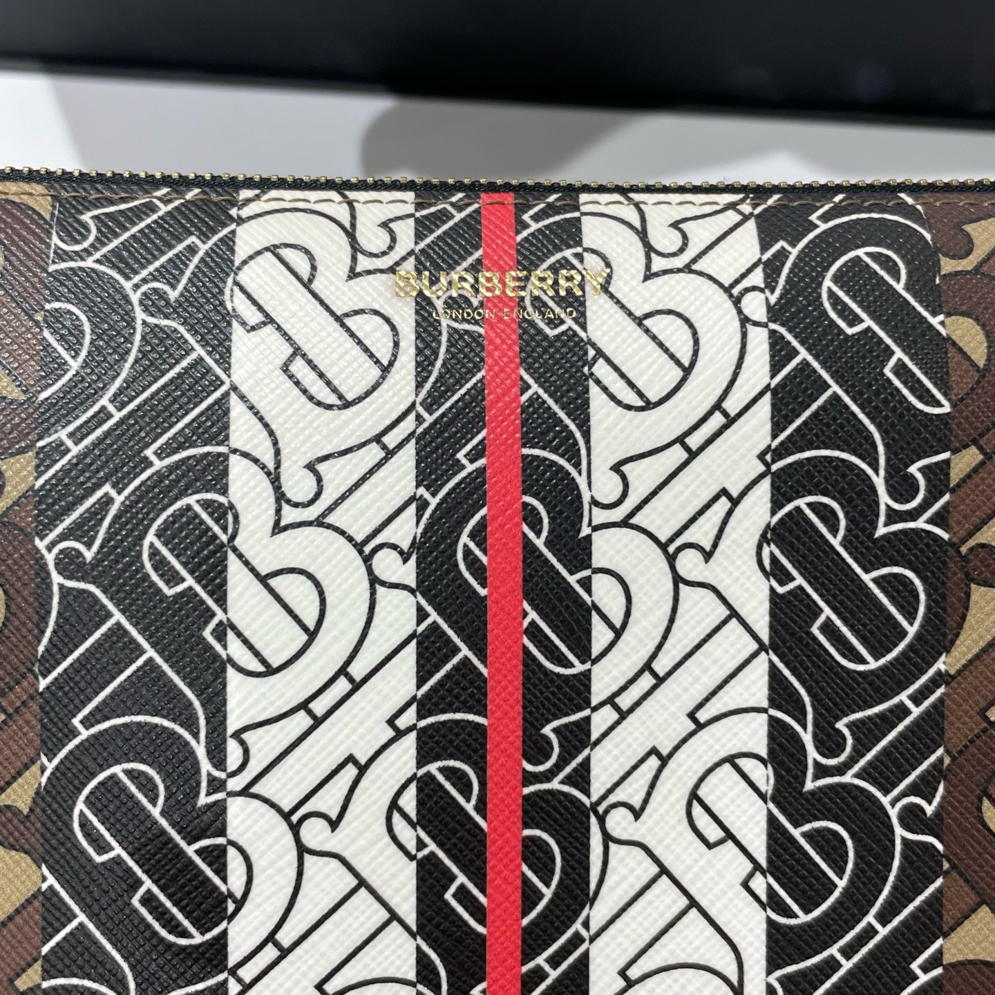 Burberry Clutch Brown Black White Red Monogram (ac071926a0r)