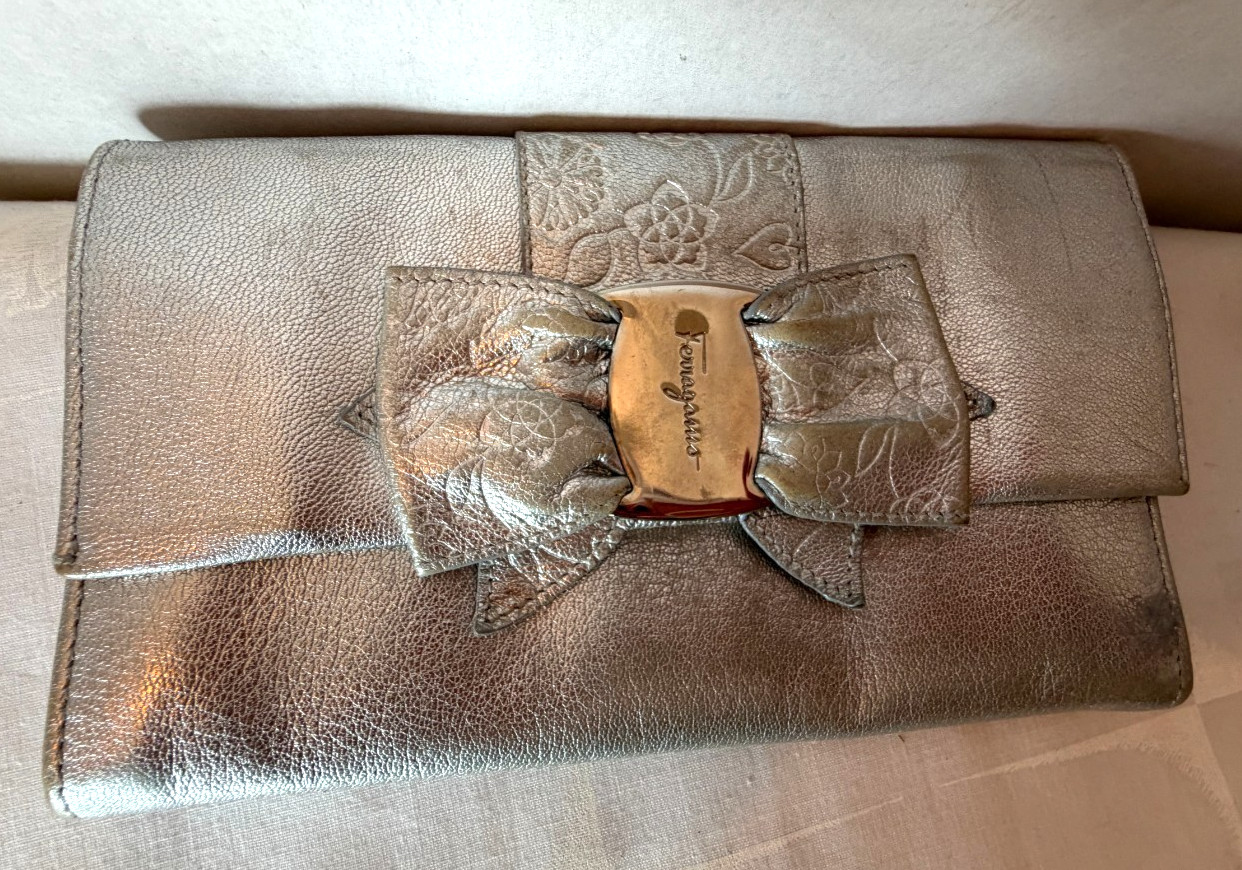 Vintage Salvatore Ferragamo Vara bow clutch bag in silver leather purse 4.5×7.5″