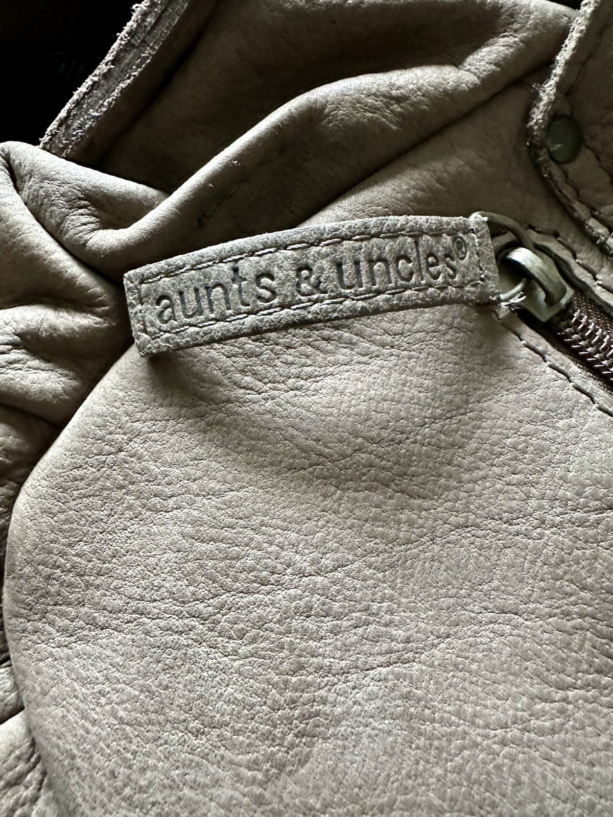 EUC aunts & uncles Nubuck Suede CROSSBODY MESSENGER BAG PURSE BROWN TAUPE Paris