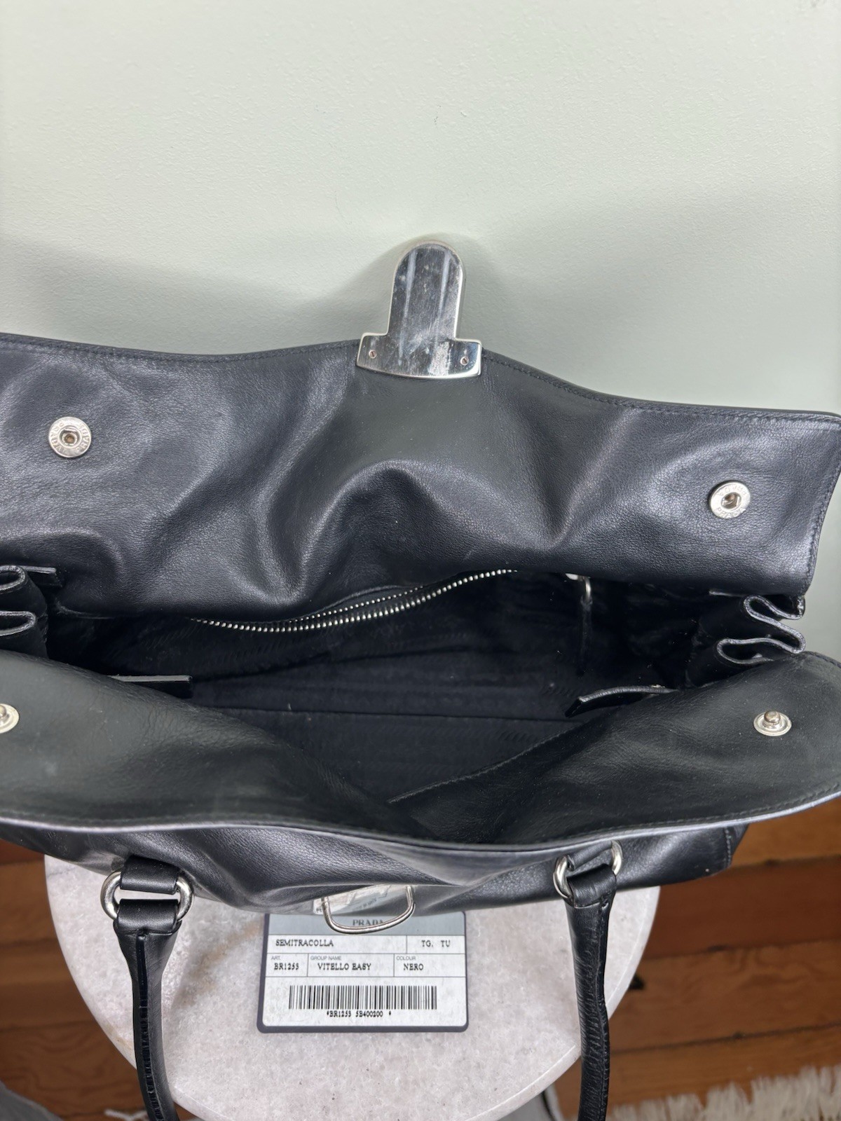 Prada Vintage Vitello Buffalo Easy Nero shoulder/ Hand bag in black leather
