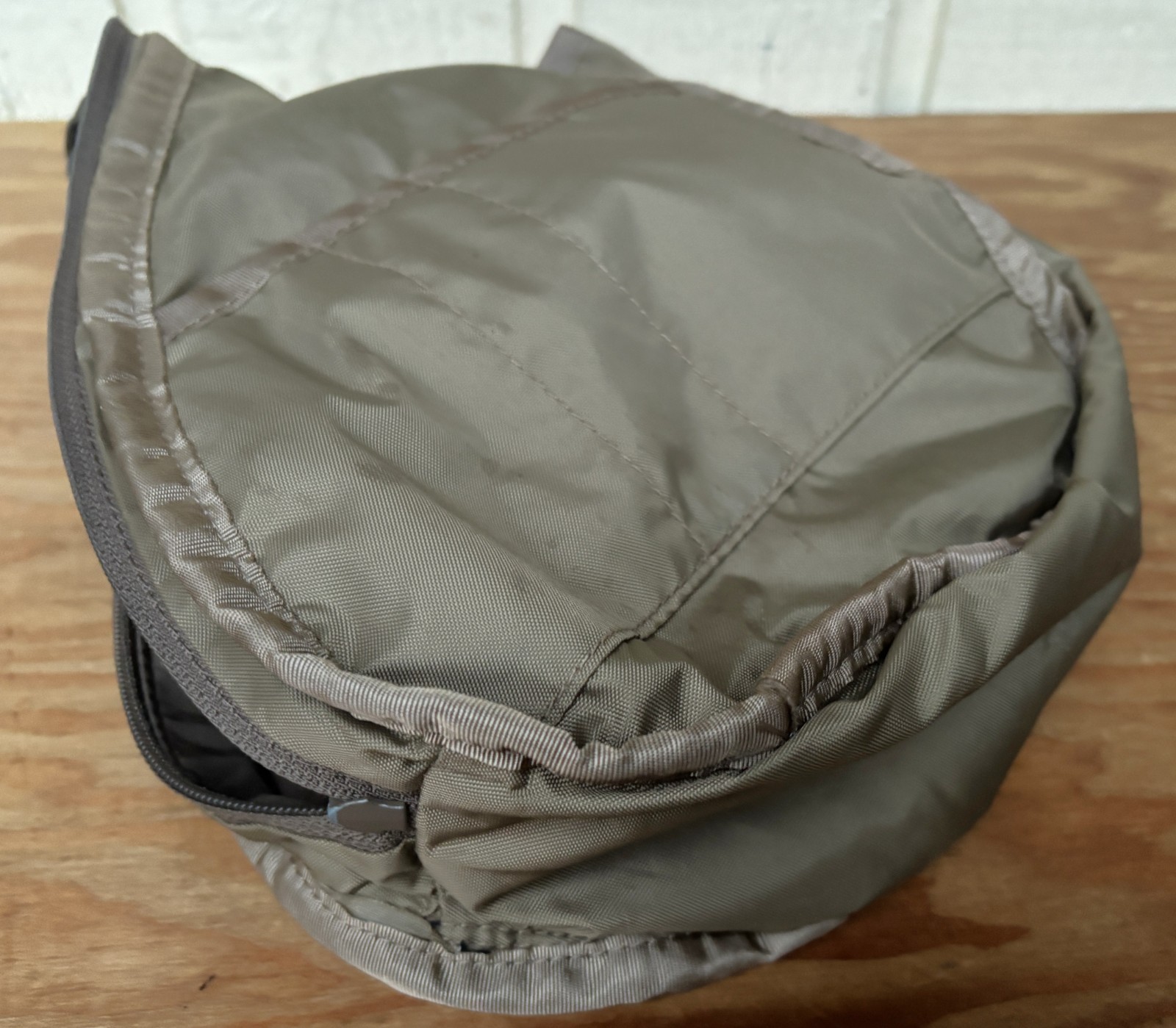 AmeriBag Nylon healthy back bag . Brown