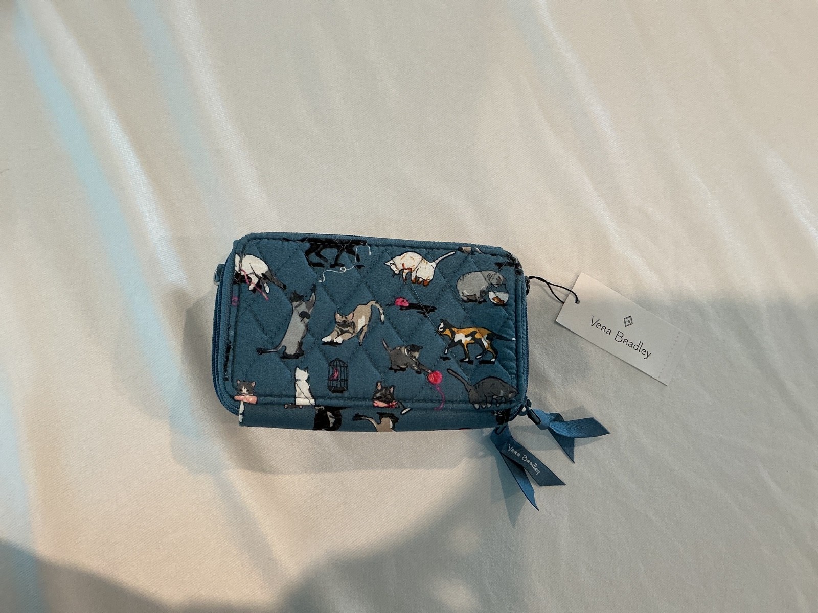VERA BRADLEY 3 in 1 Crossbody Wristlet Cat’s Meow