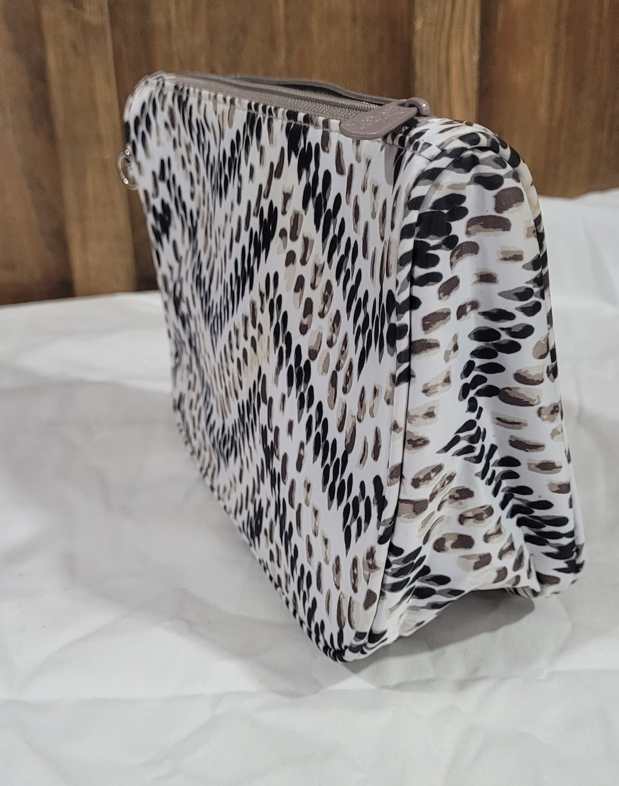 Thirty-One 31 Hello Happy Bag Raindrop Chevron Make Up Pouch Zipper Bag