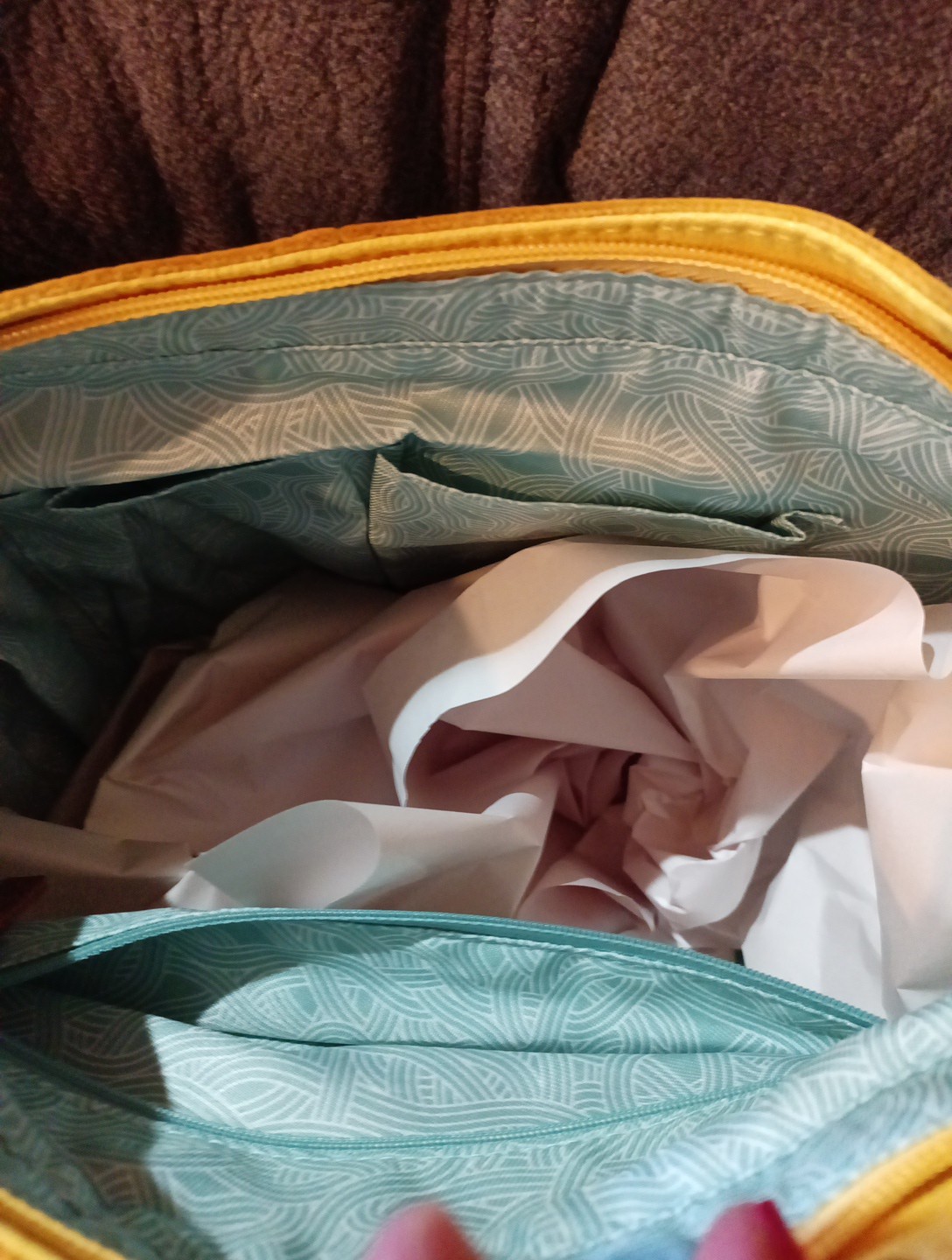 The Sak, Silverlake.Buttercream ,Used, No Blemishes, Perfect Liner. 100%leather