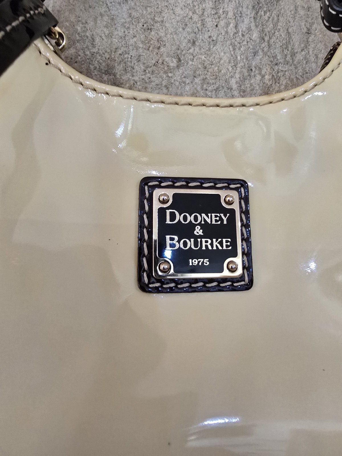 Vintage Dooney & Bourke 1975 Bitsy Bag – Cream Patent Leather Mini Hobo