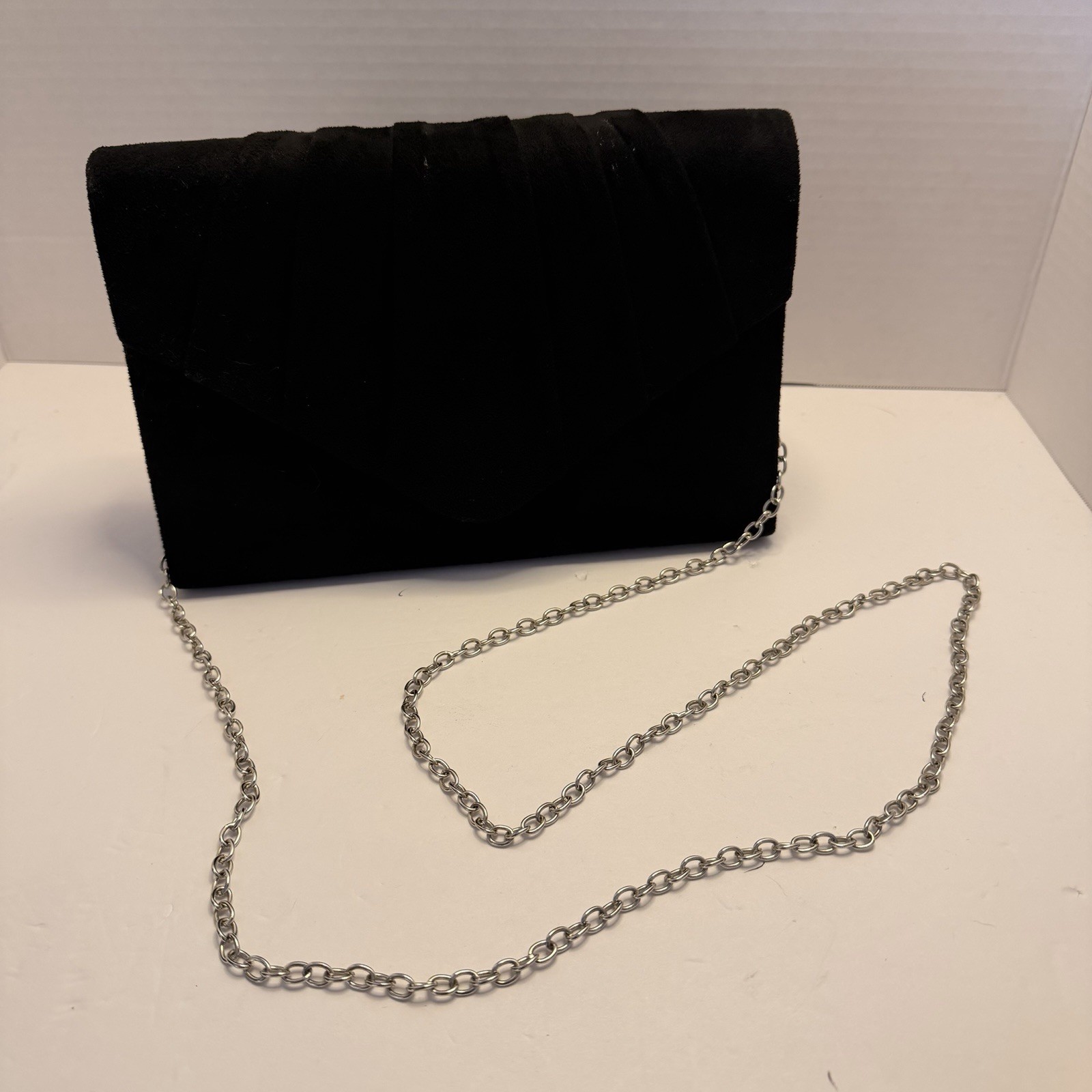Black Over The shoulder Handbag With detachable Gold Chain.Used. Great Condition