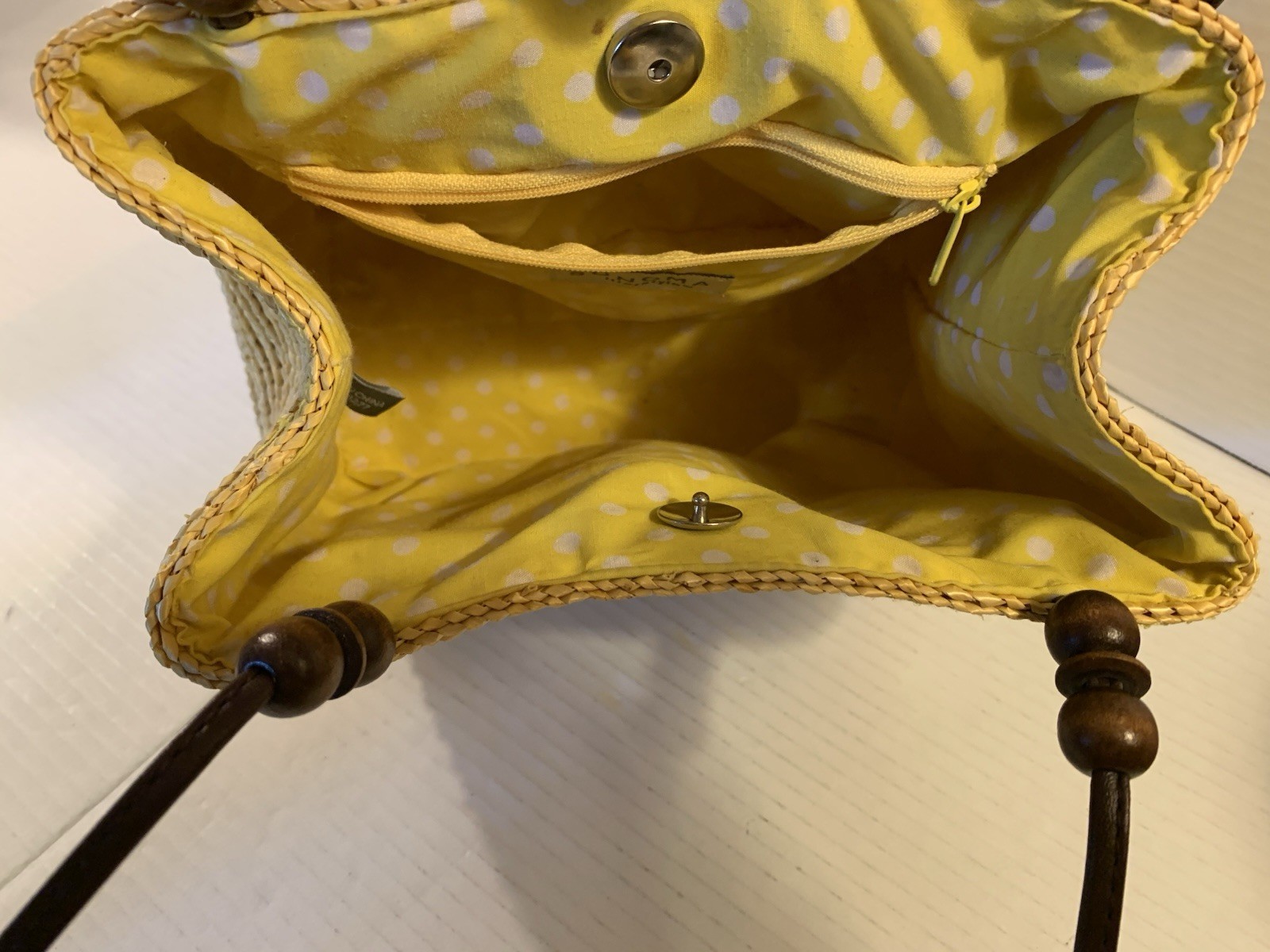 Beautiful Sonoma Straw Handbag with United Colors of Benetton Umbrella — Yellow