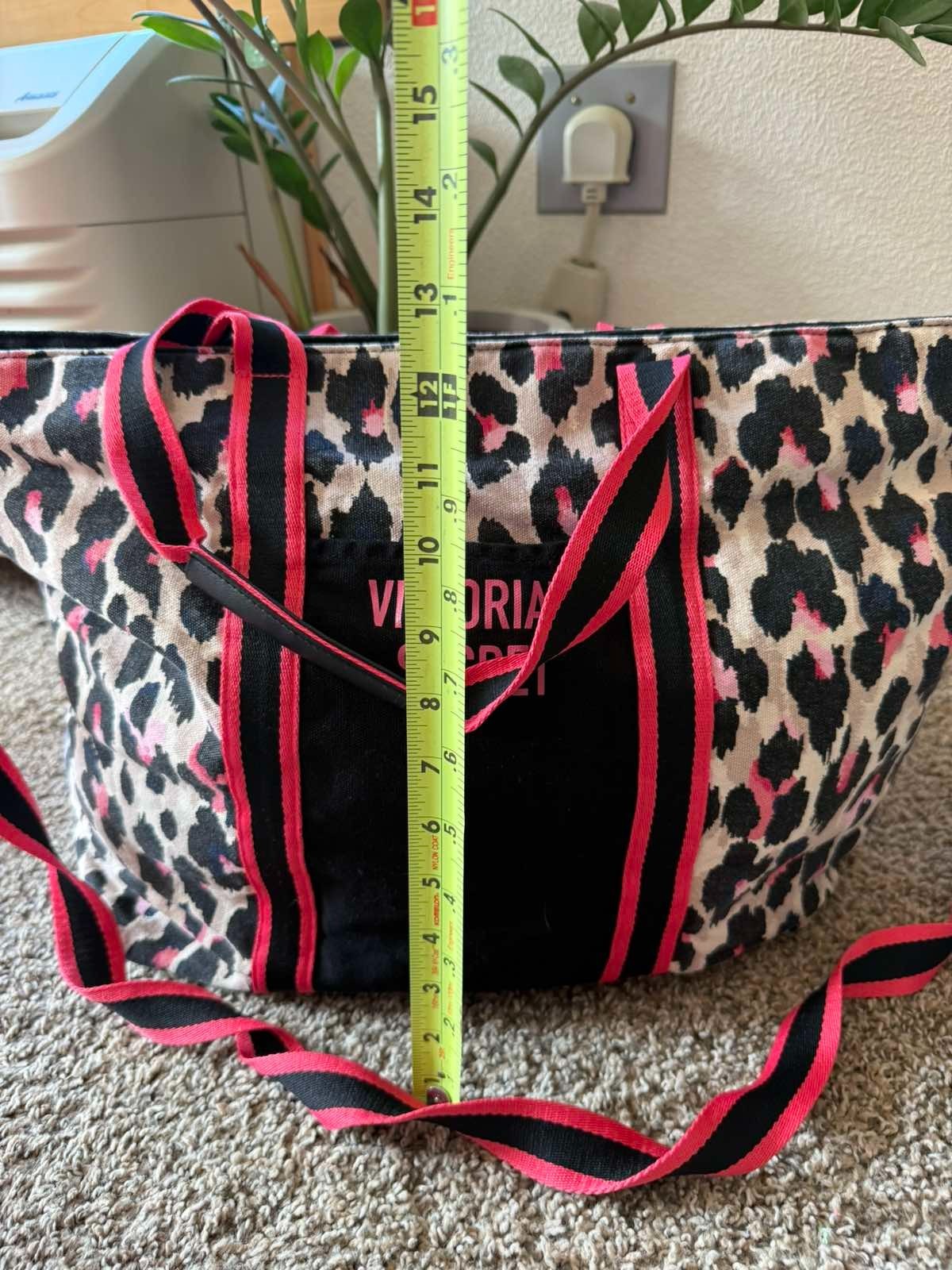 Authentic Victoria’s Secret large tote bag with a beautiful pink leopard/animal