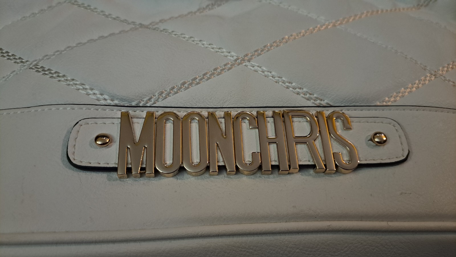 Moon Chris White Quilted Shoulder Bag Zip Gold Tone Logo Plate Adjustable Strap