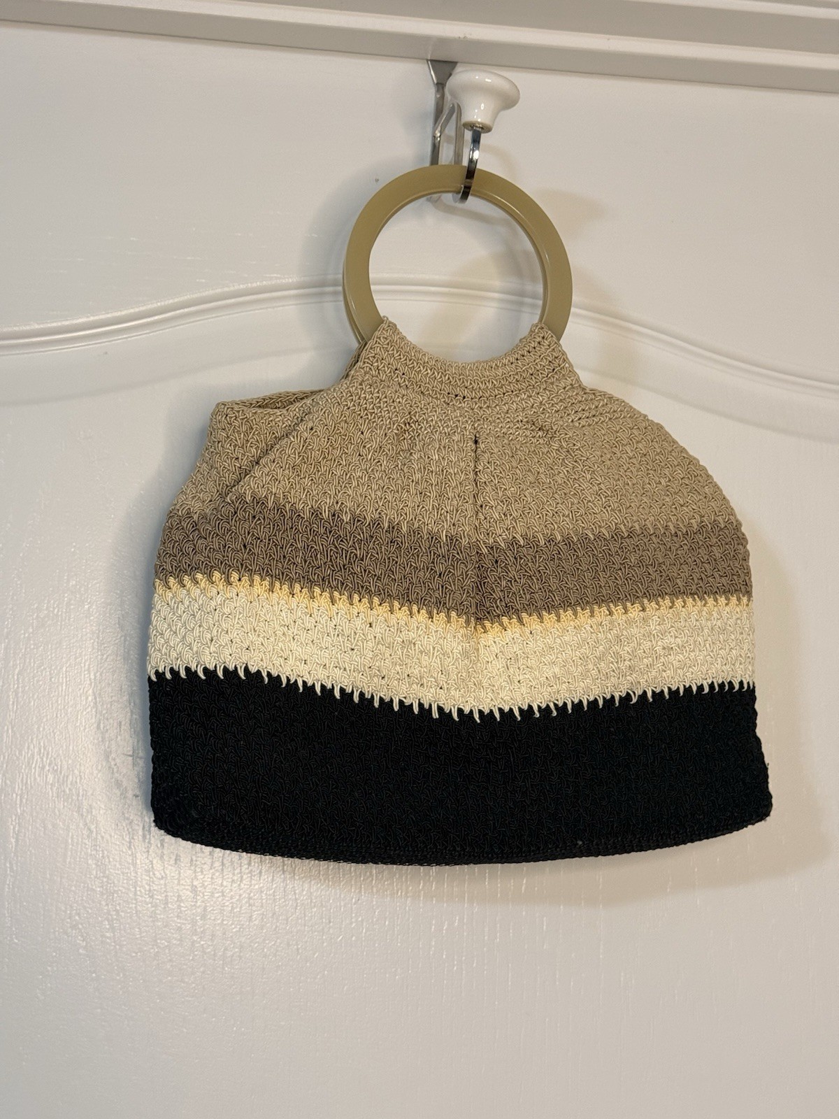 liz Claiborne Woven Straw Handbag Acrylic Resin Ring Handles Tan Cream Black P