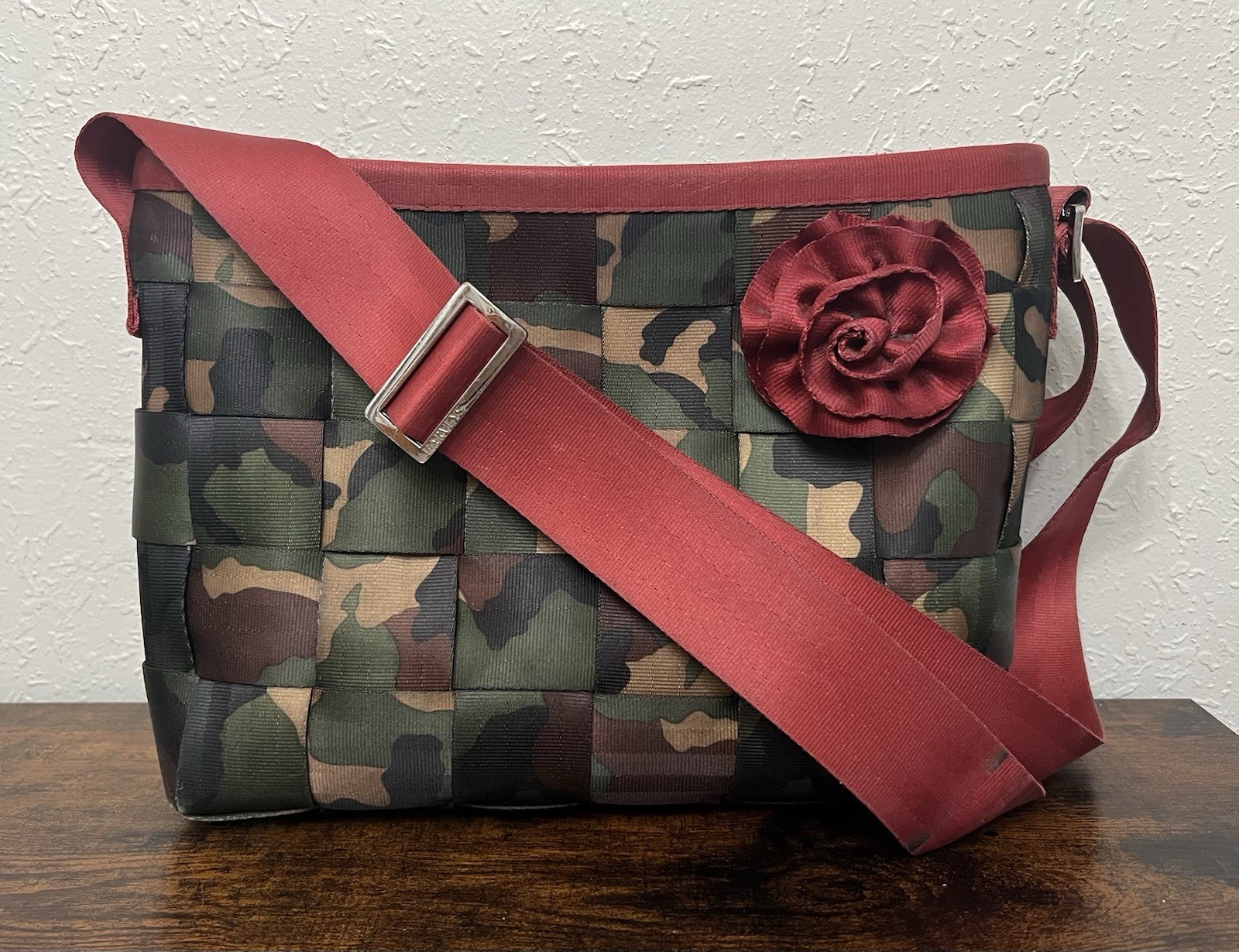 Harvey’s Seatbelt Bag Legacy Collection Camp Red Rose Flower