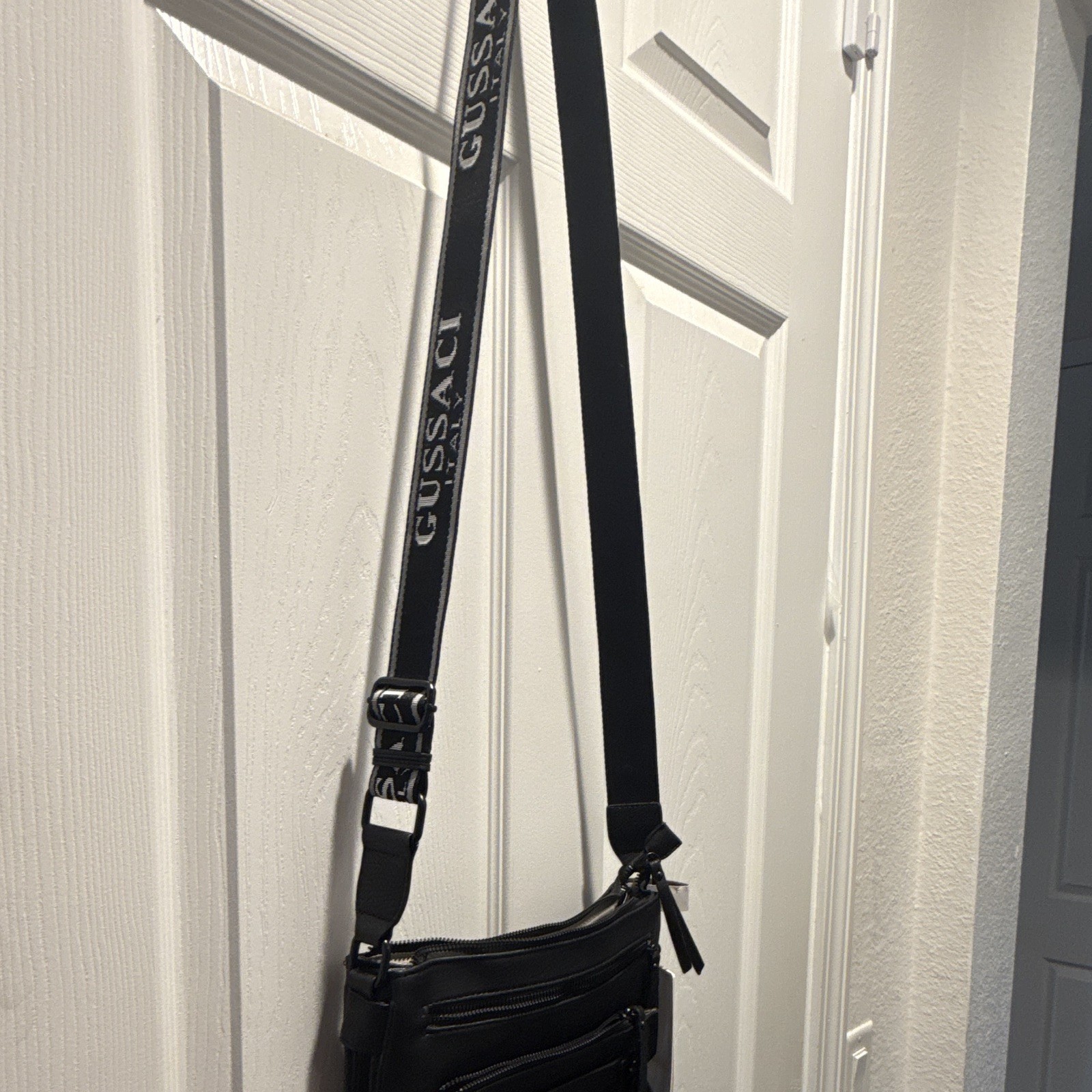 GUSSACI Black Crossbody Bag Adjustable Logo Strap Multiple Zip Pockets Silver HW