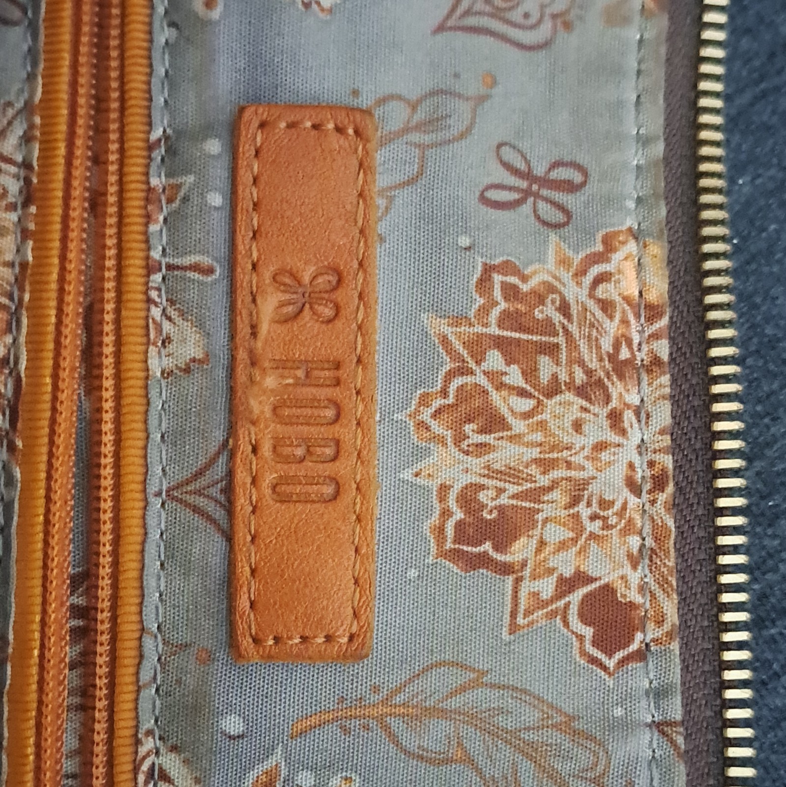 HOBO Large Beige Shoulder Bag Brown Strap Floral Lining Gold Hardware Zip